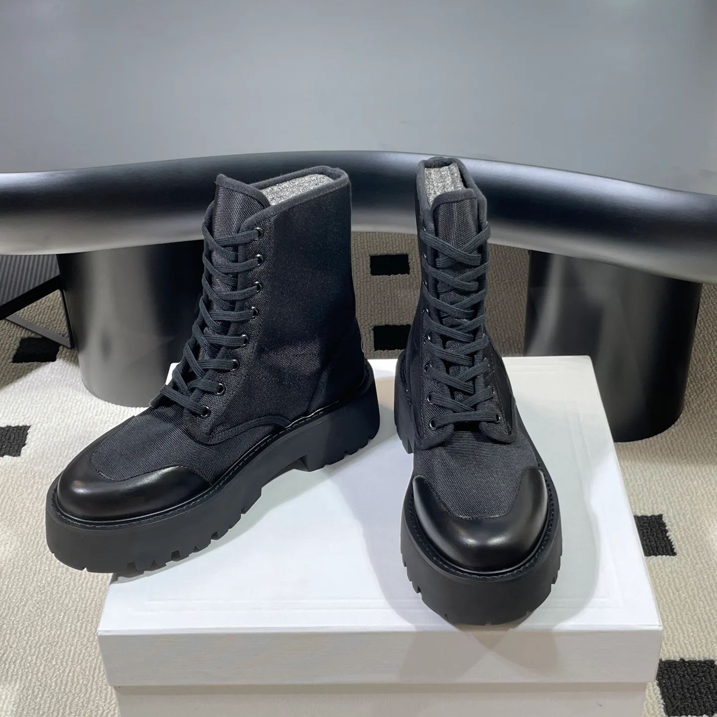 Ботинки Женские Celine 18041639