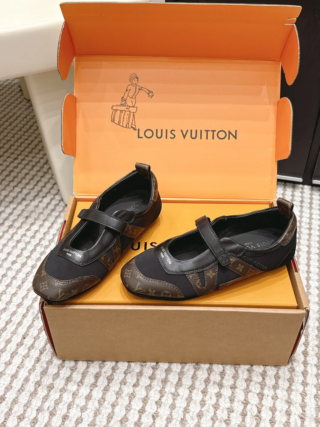 Кроссовки Женские Louis Vuitton 11518537