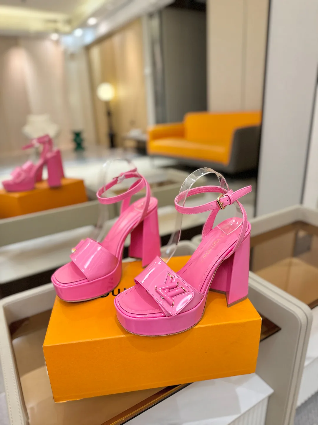 Босоножки Женские Louis Vuitton 17946859