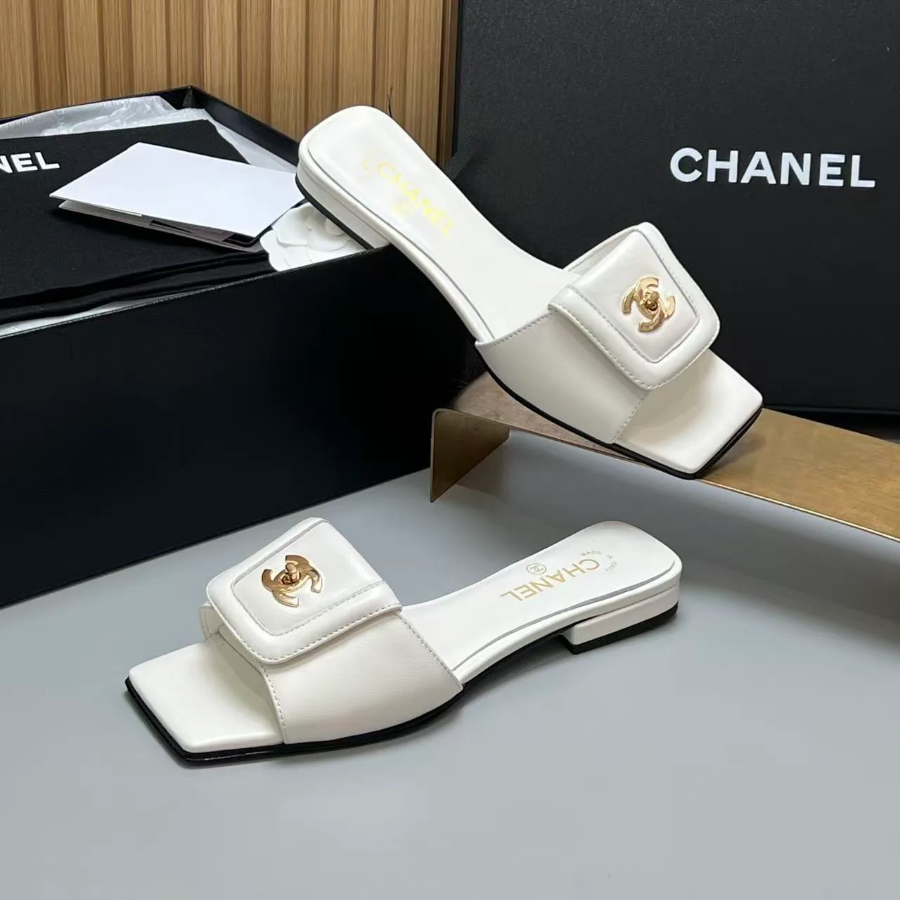 Шлепанцы Женские Chanel 11709164