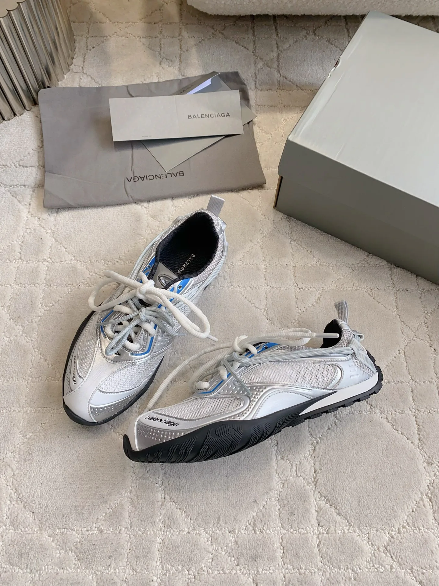 Кроссовки Женские Balenciaga 18133400