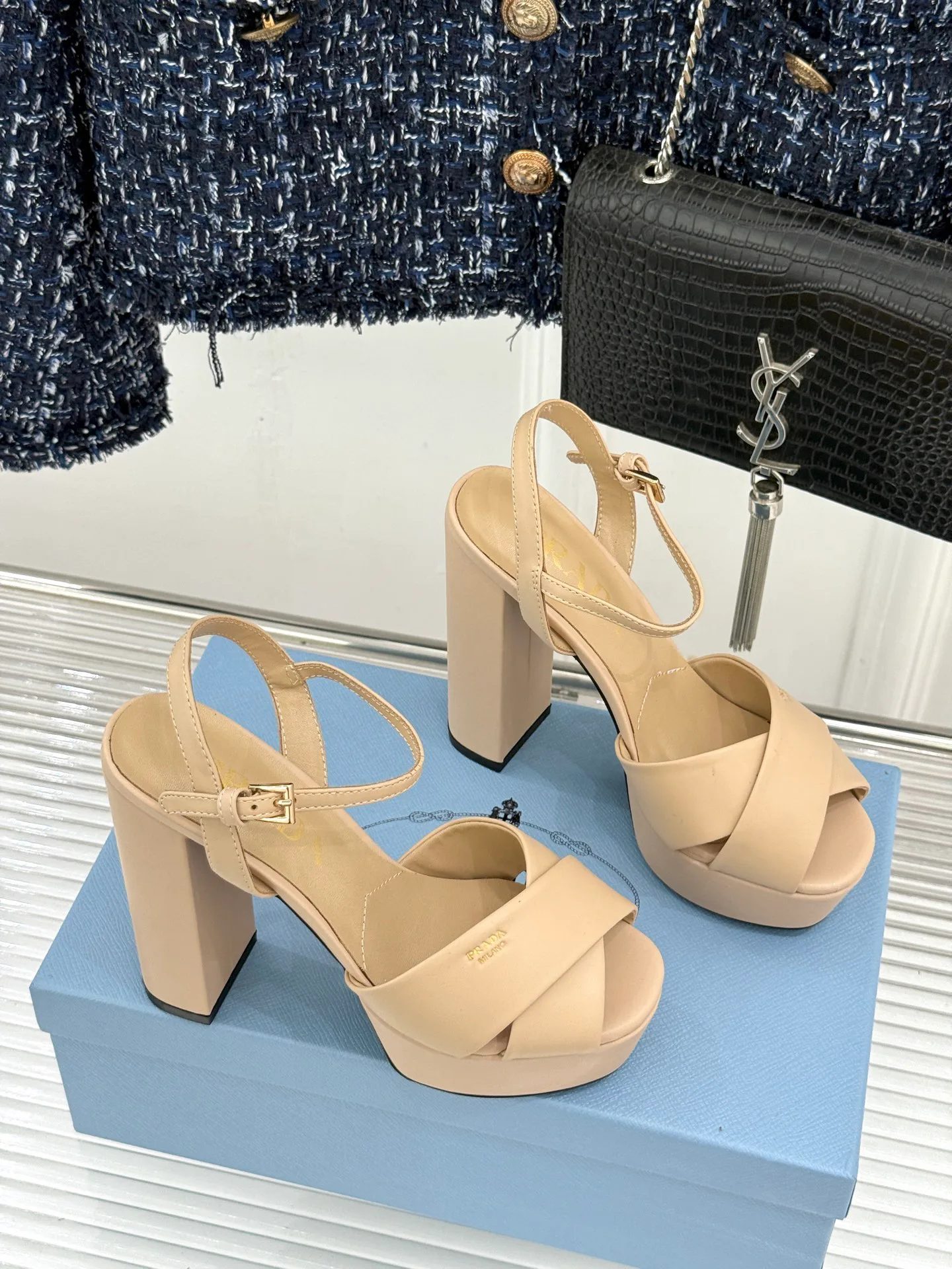 Босоножки Женские Prada 18613344