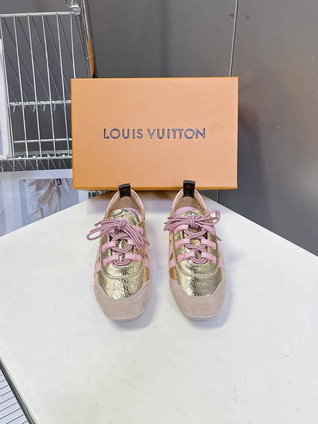 Кроссовки Женские Louis Vuitton 13370948