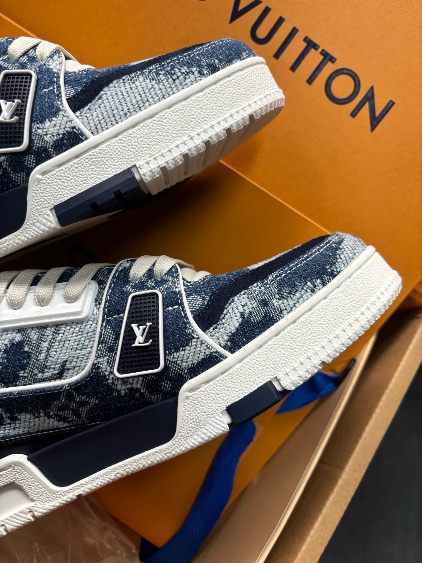 Кроссовки Мужские Louis Vuitton 18333621