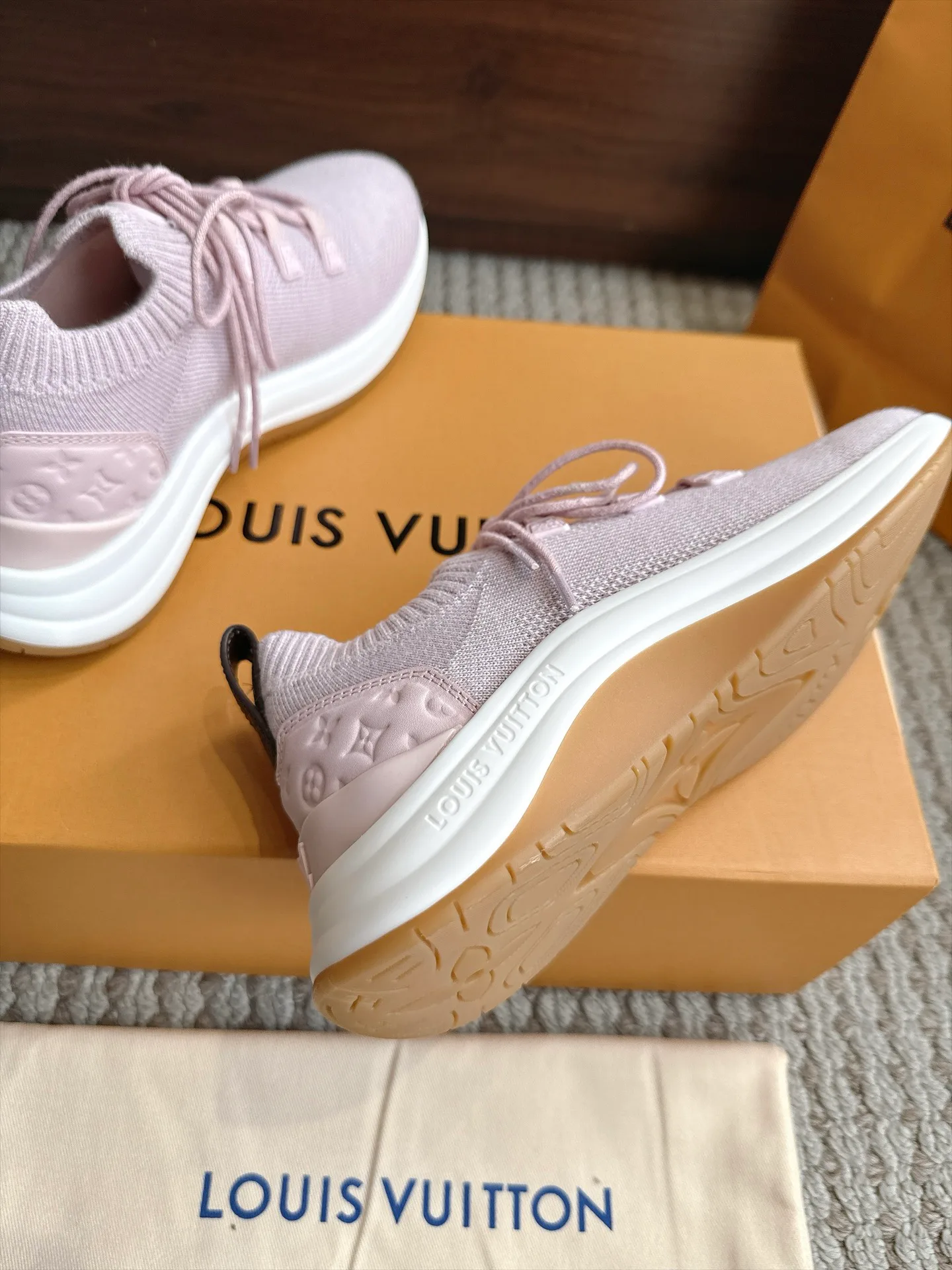 Кроссовки Мужские Louis Vuitton 18333244