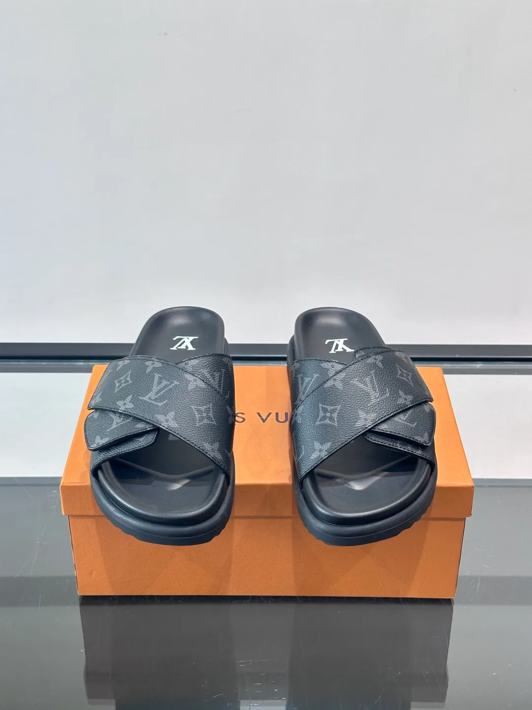 Шлепанцы Мужские Louis Vuitton 13353088