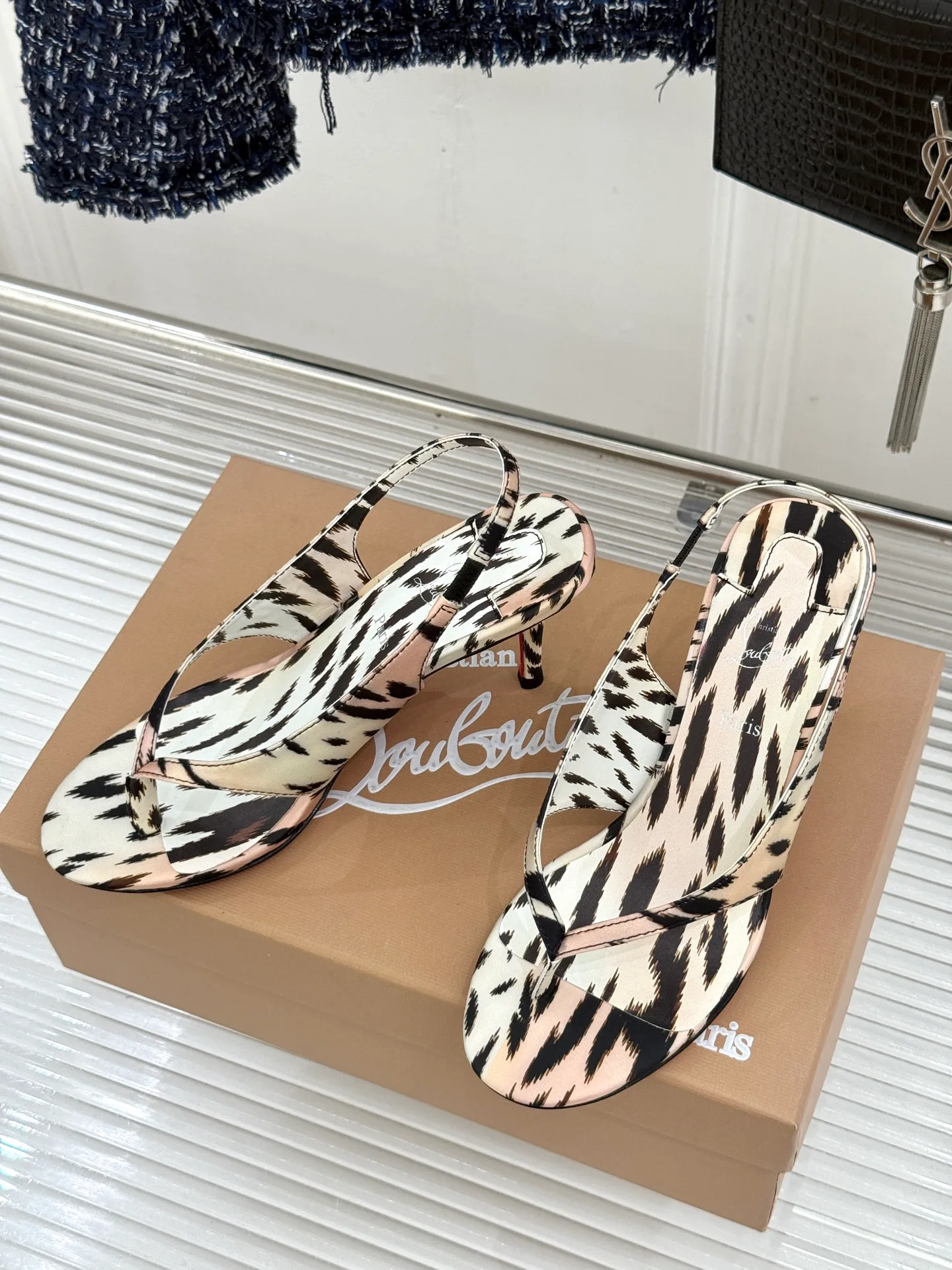 Босоножки Женские Christian Louboutin 18549077