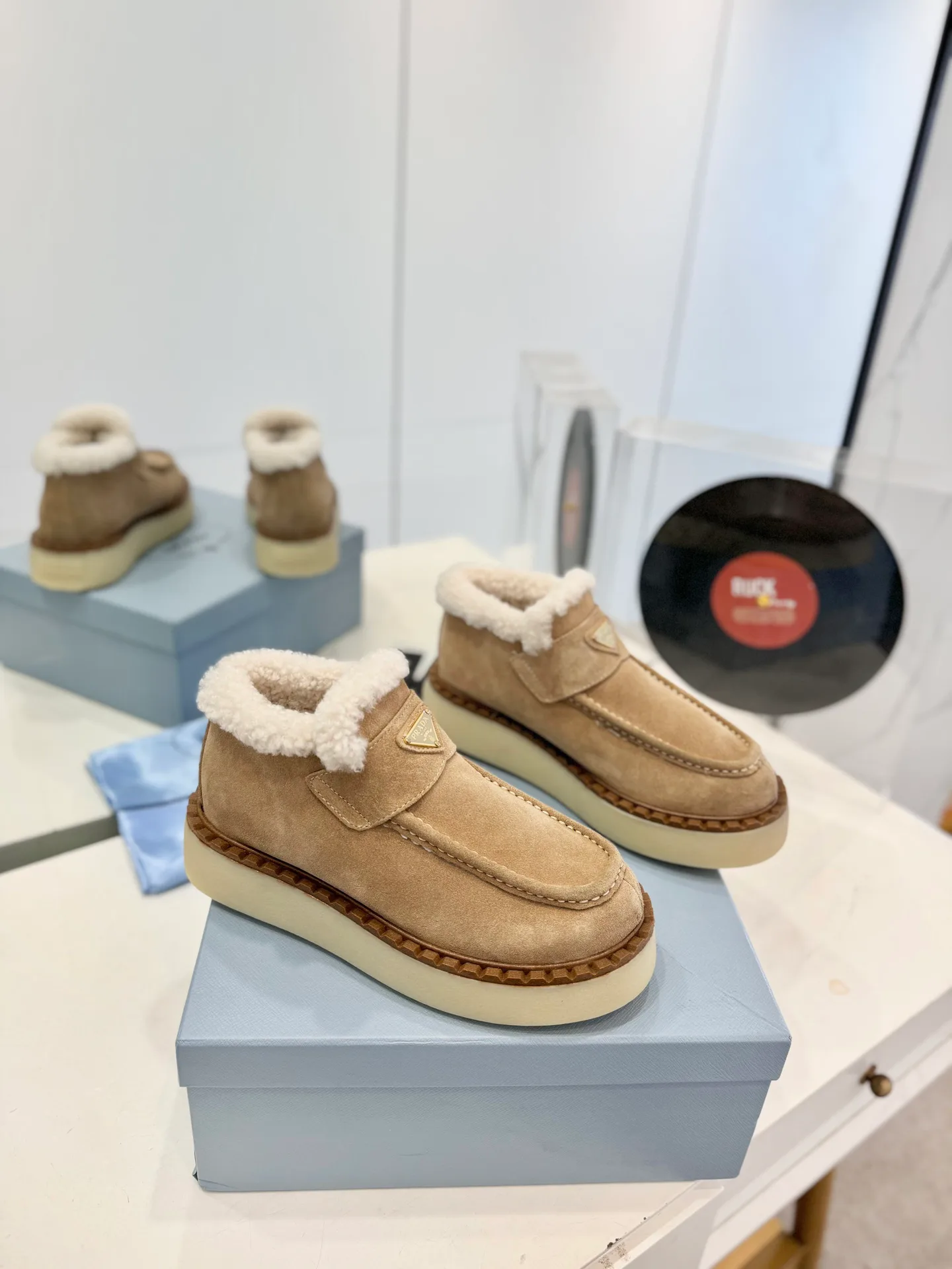Угги Женские Prada 19047337