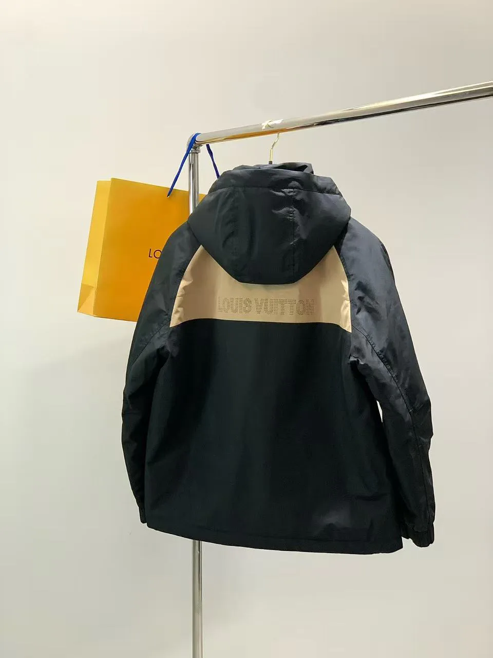 Куртки И Пуховики Мужские Louis Vuitton 1168437