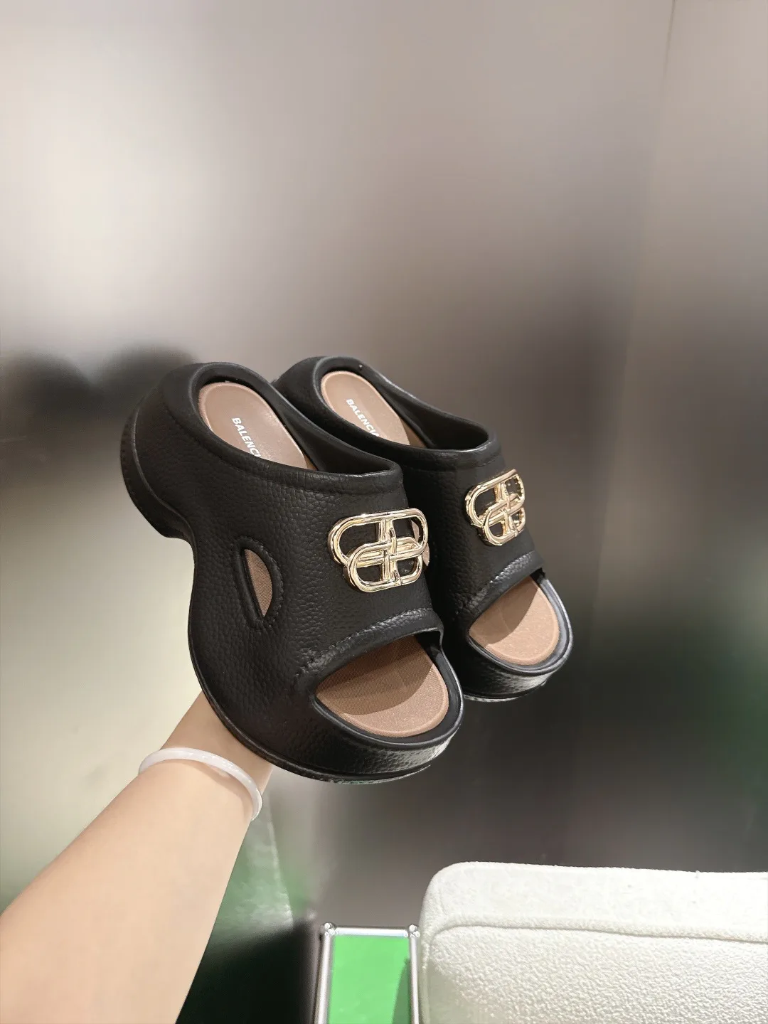 Шлепанцы Женские Balenciaga 18011697