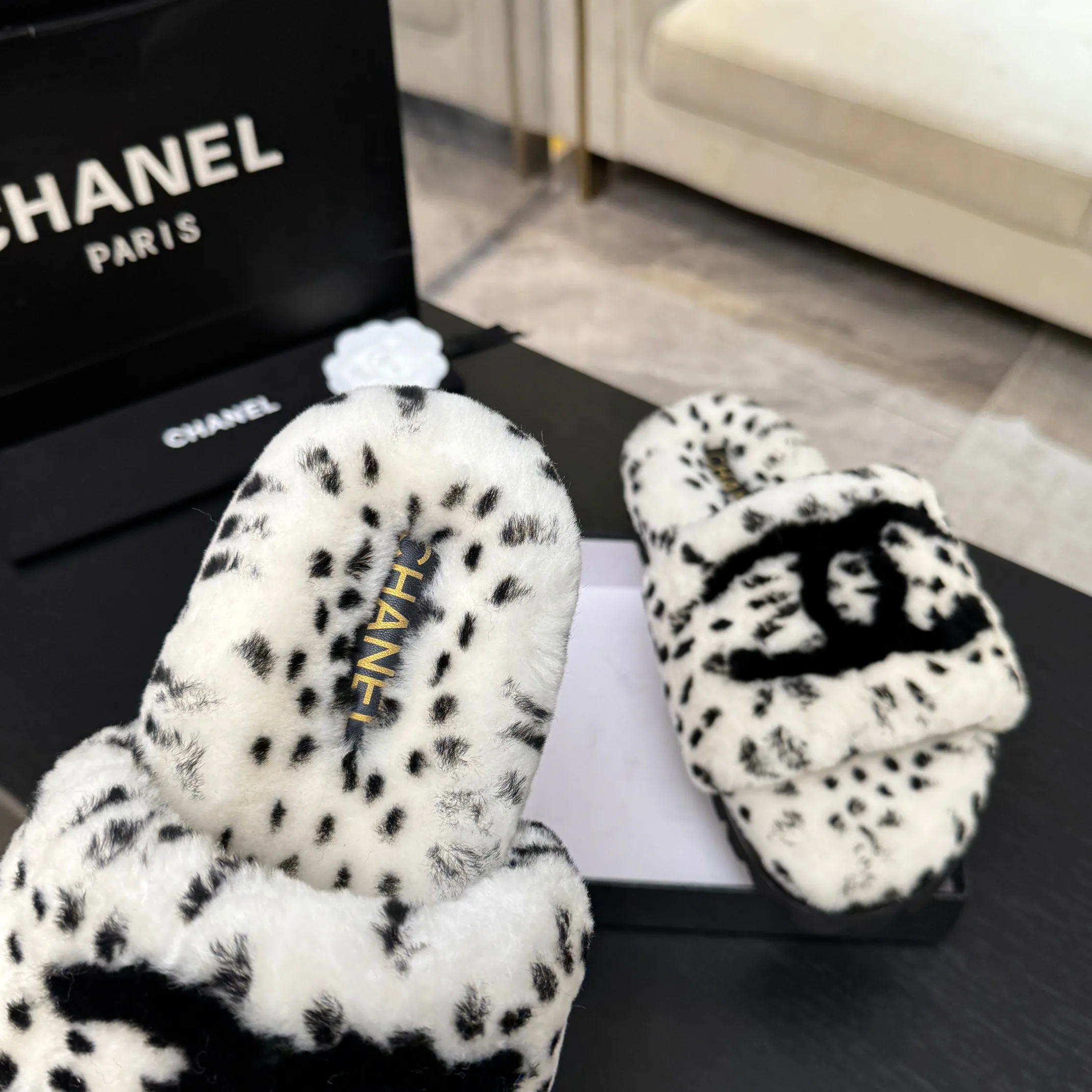 Тапочки Женские Chanel 18062756