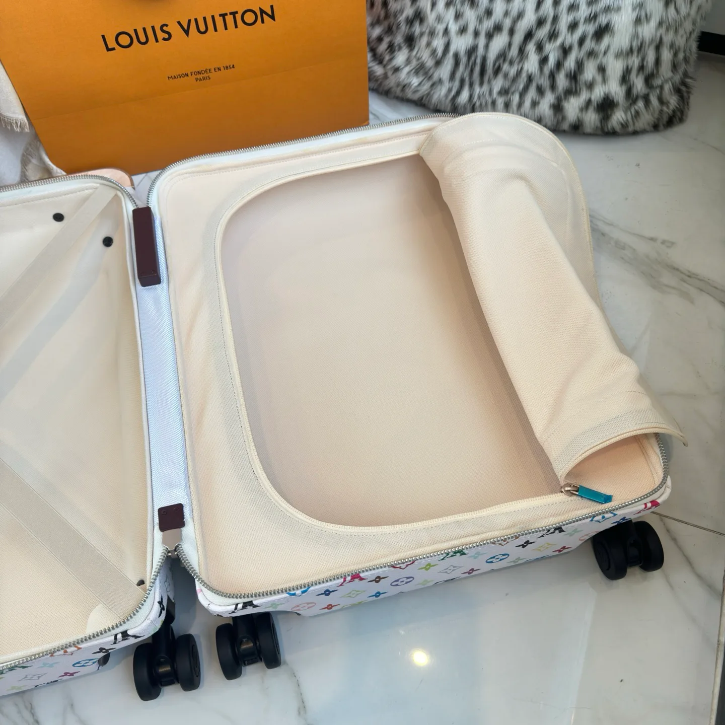 Чемоданы Louis Vuitton 14492037
