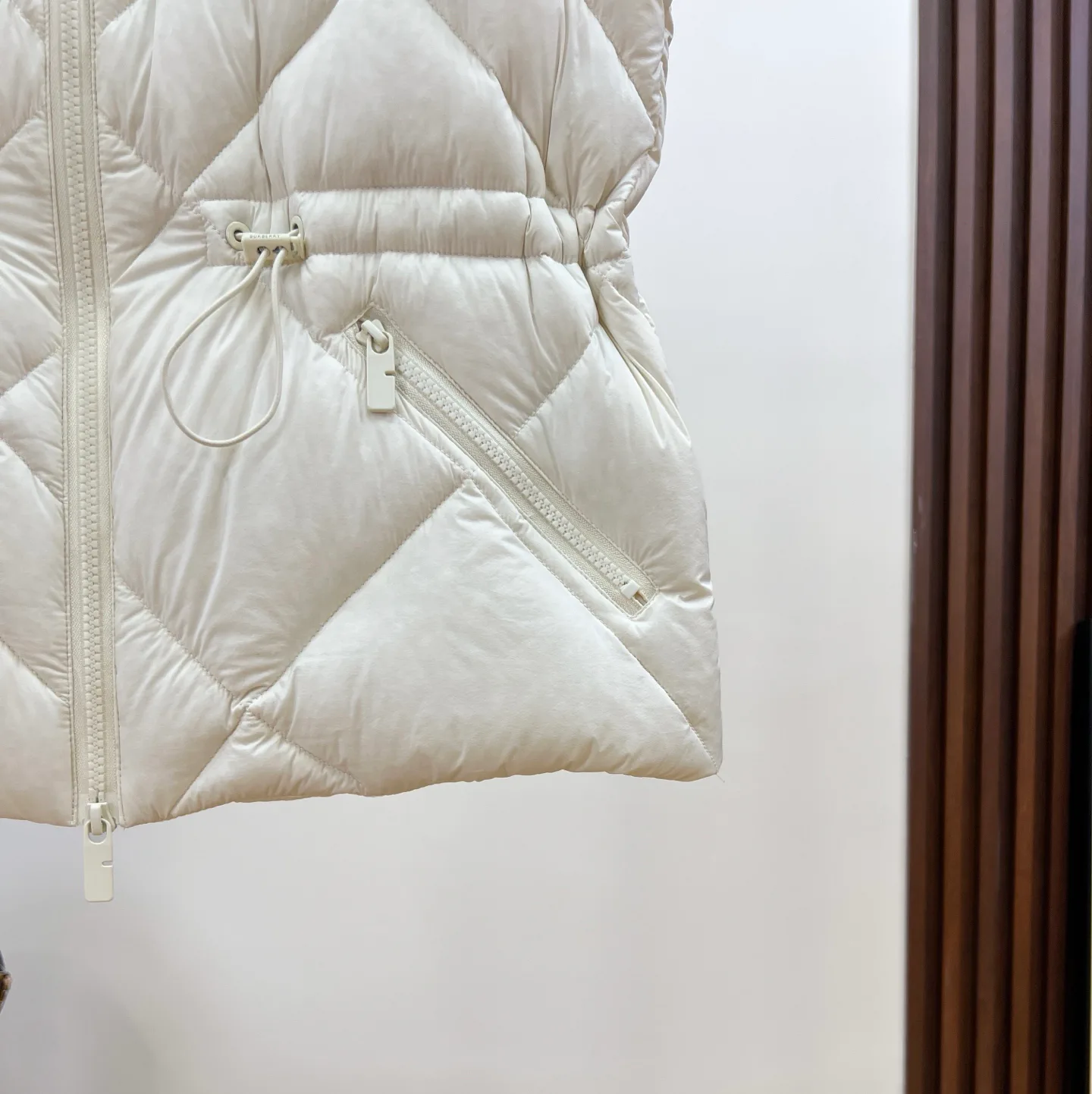 Жилеты Женские Burberry 17964776