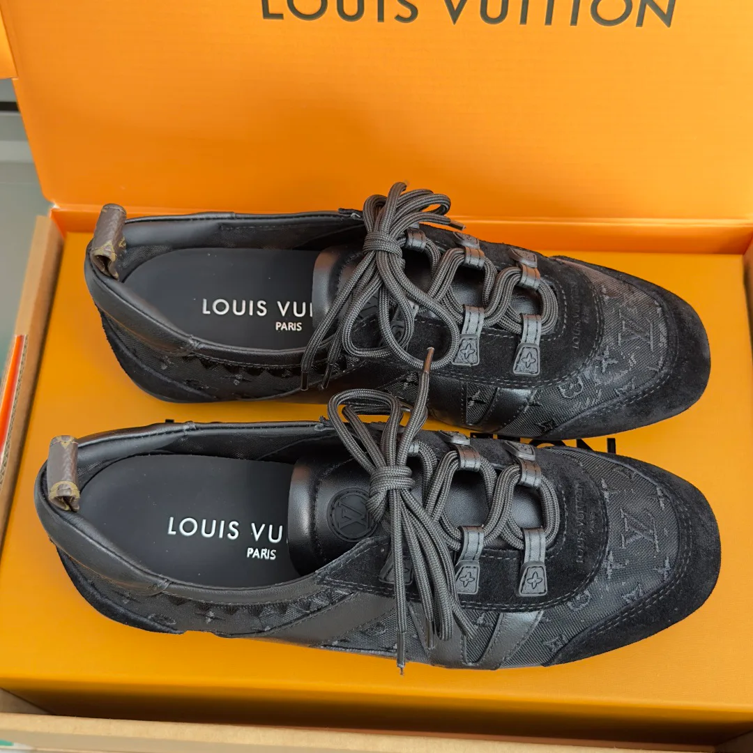 Кроссовки Женские Louis Vuitton 18083474