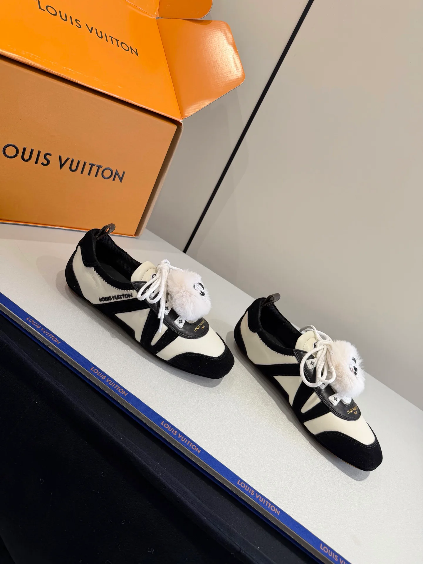 Кроссовки Женские Louis Vuitton 17793889