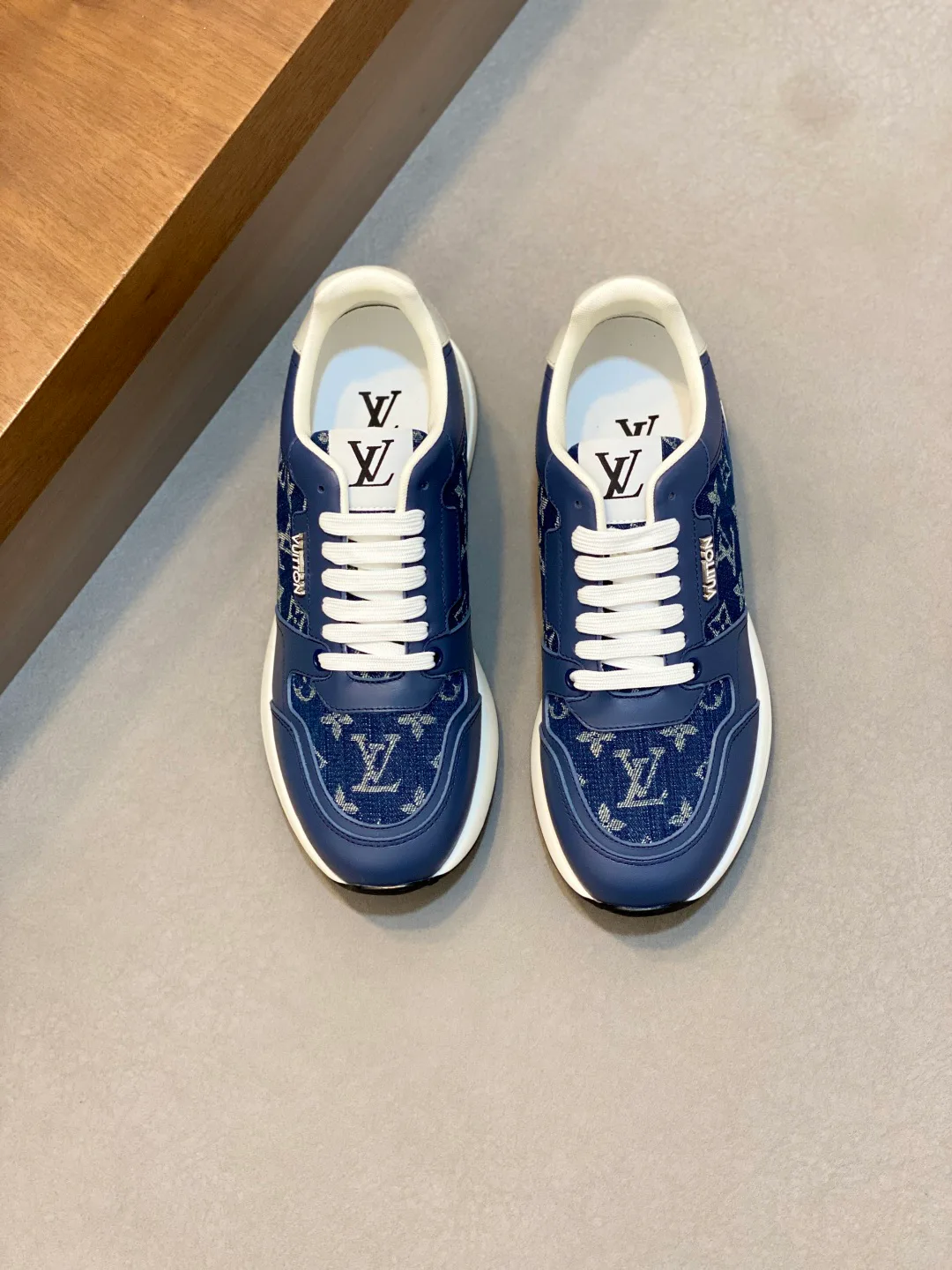 Кроссовки Мужские Louis Vuitton 18274588