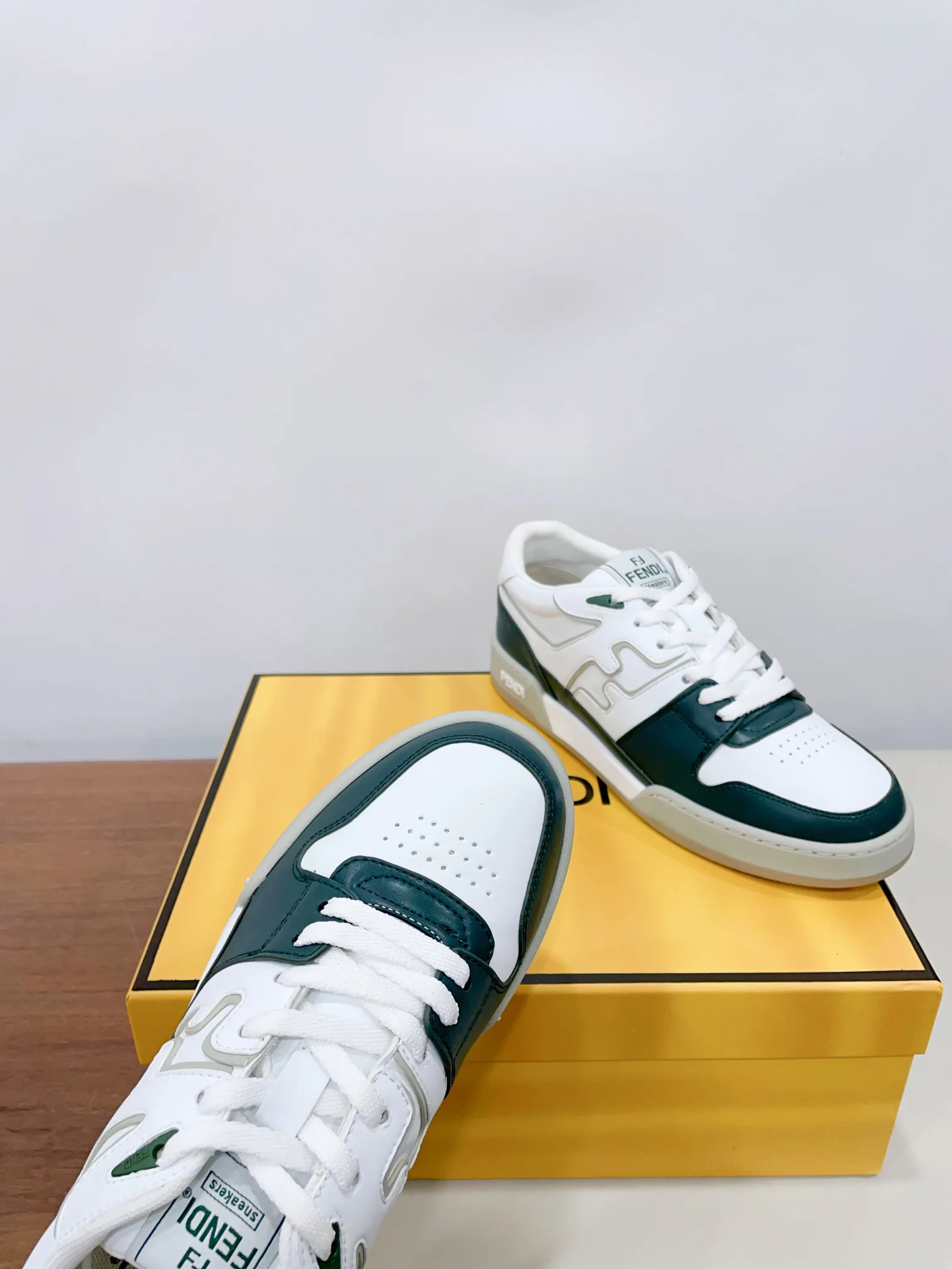 Кроссовки Женские Fendi 2968