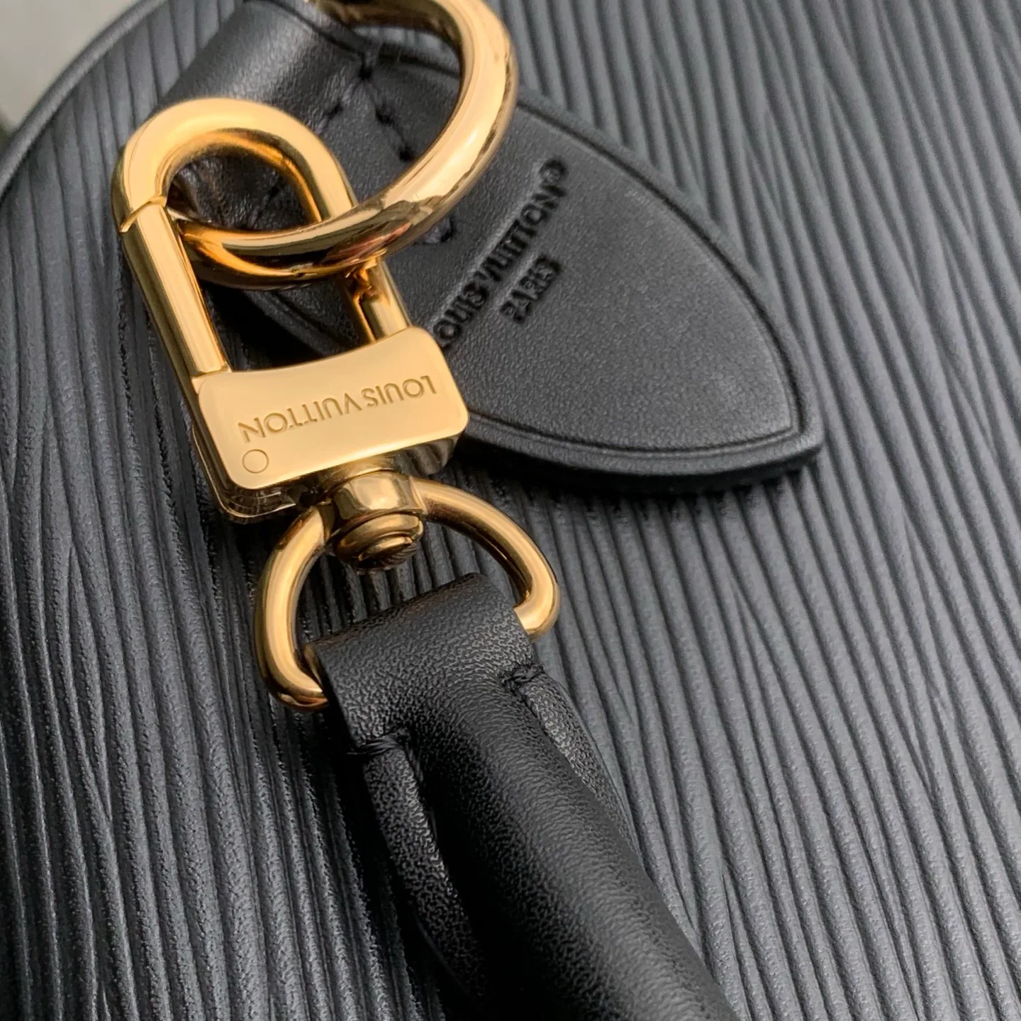 Классические Сумки Женские Louis Vuitton 18147547