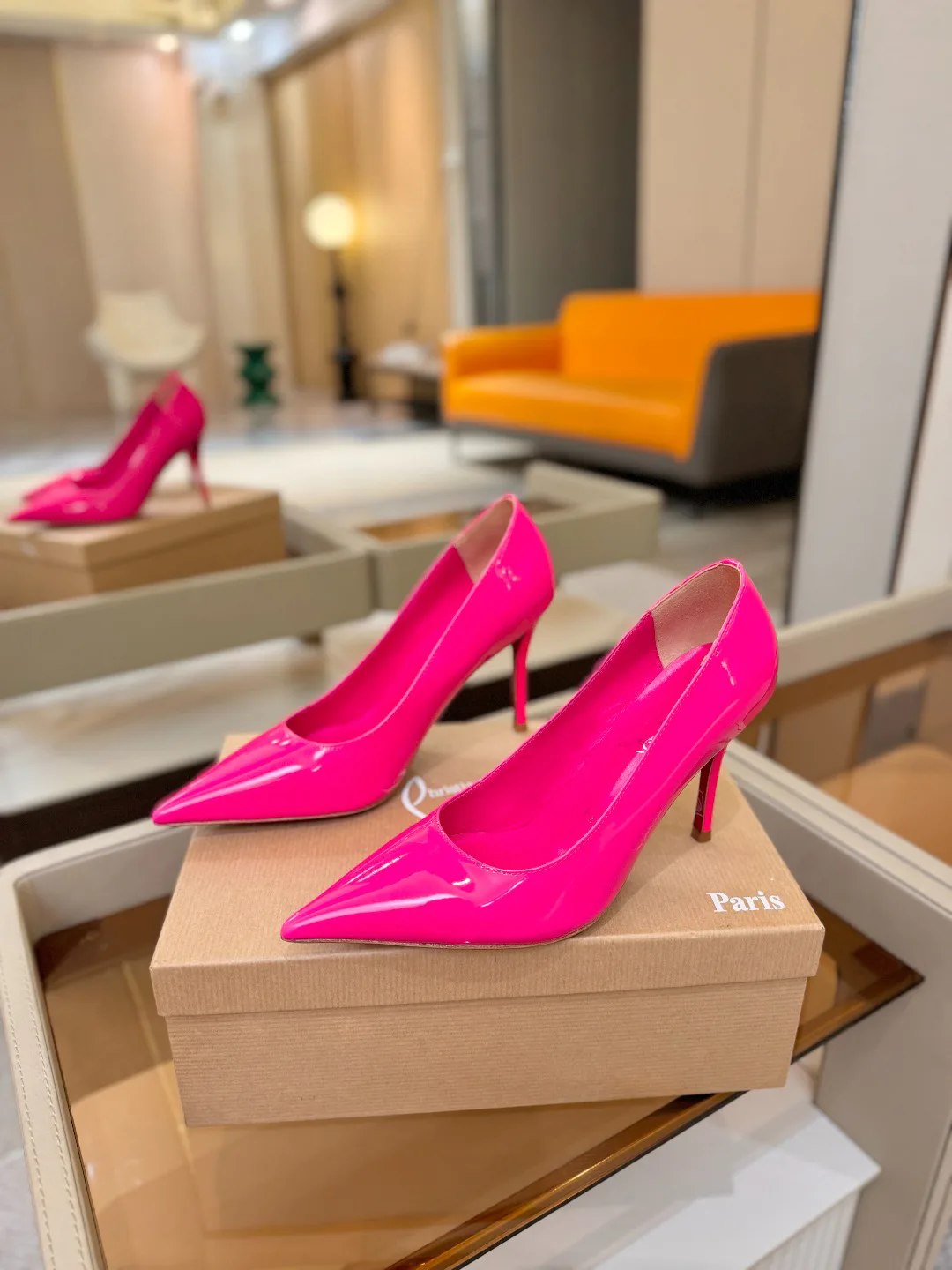 Туфли Женские Christian Louboutin 17981463