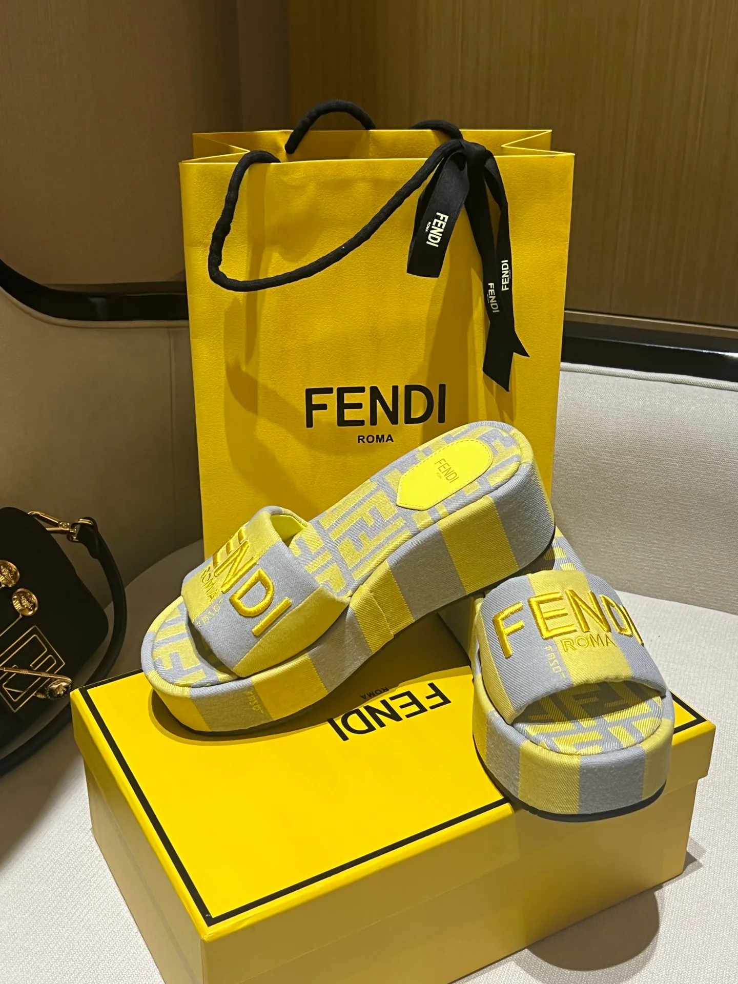 Шлепанцы Женские Fendi 8664