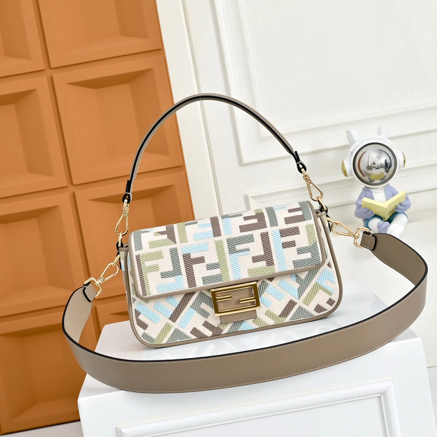 Классические Сумки Женские Fendi 18004261