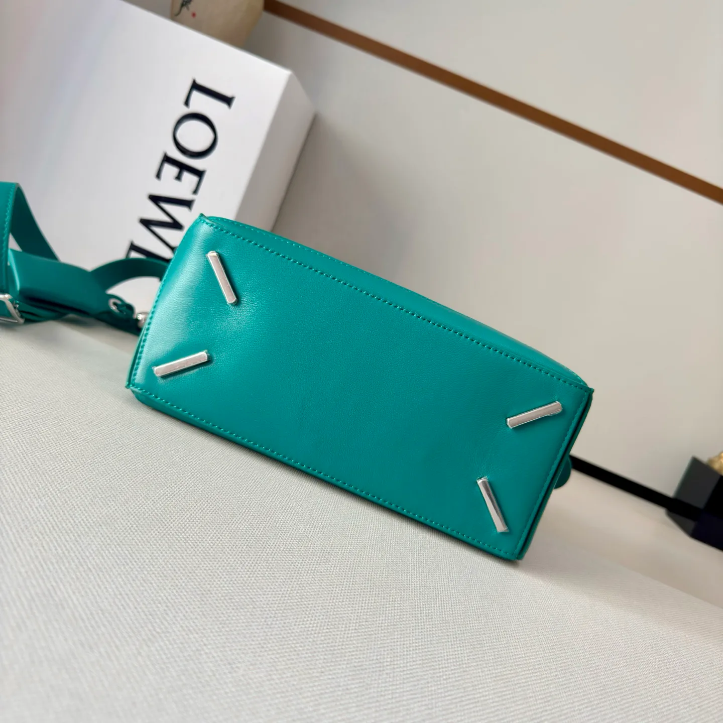 Классические Сумки Женские Loewe 11837640