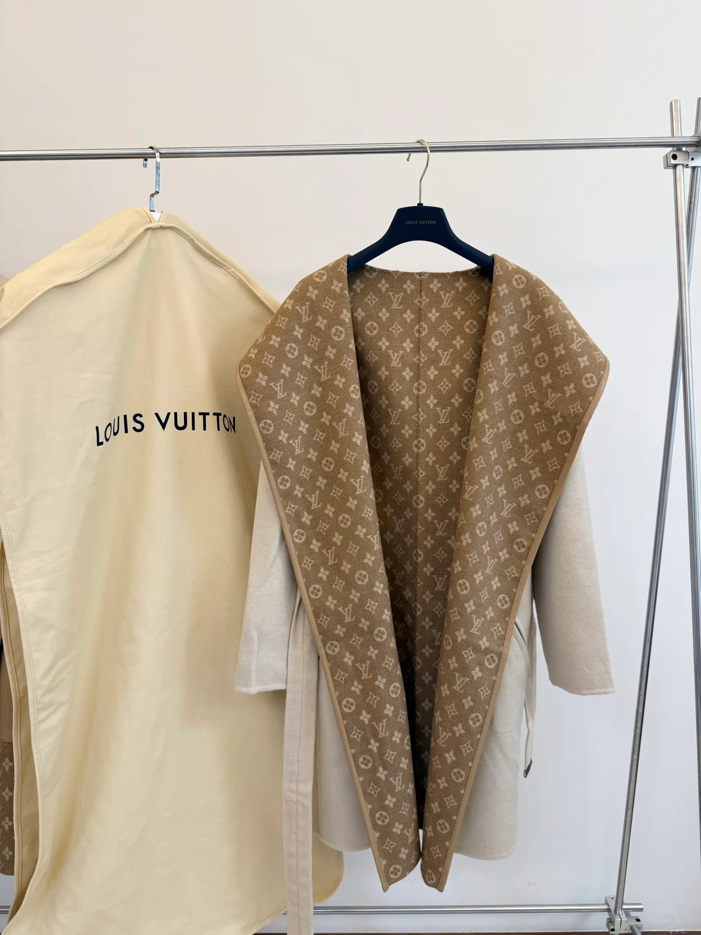 Пальто Женские Louis Vuitton 18594781