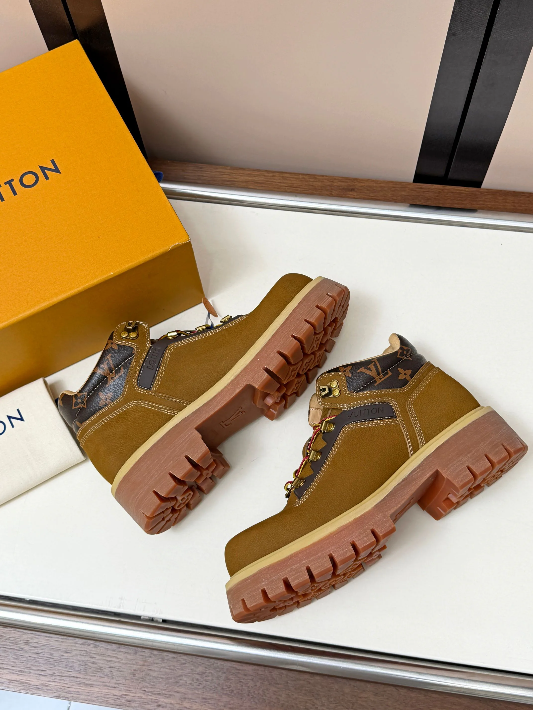 Ботинки Женские Louis Vuitton 18417473
