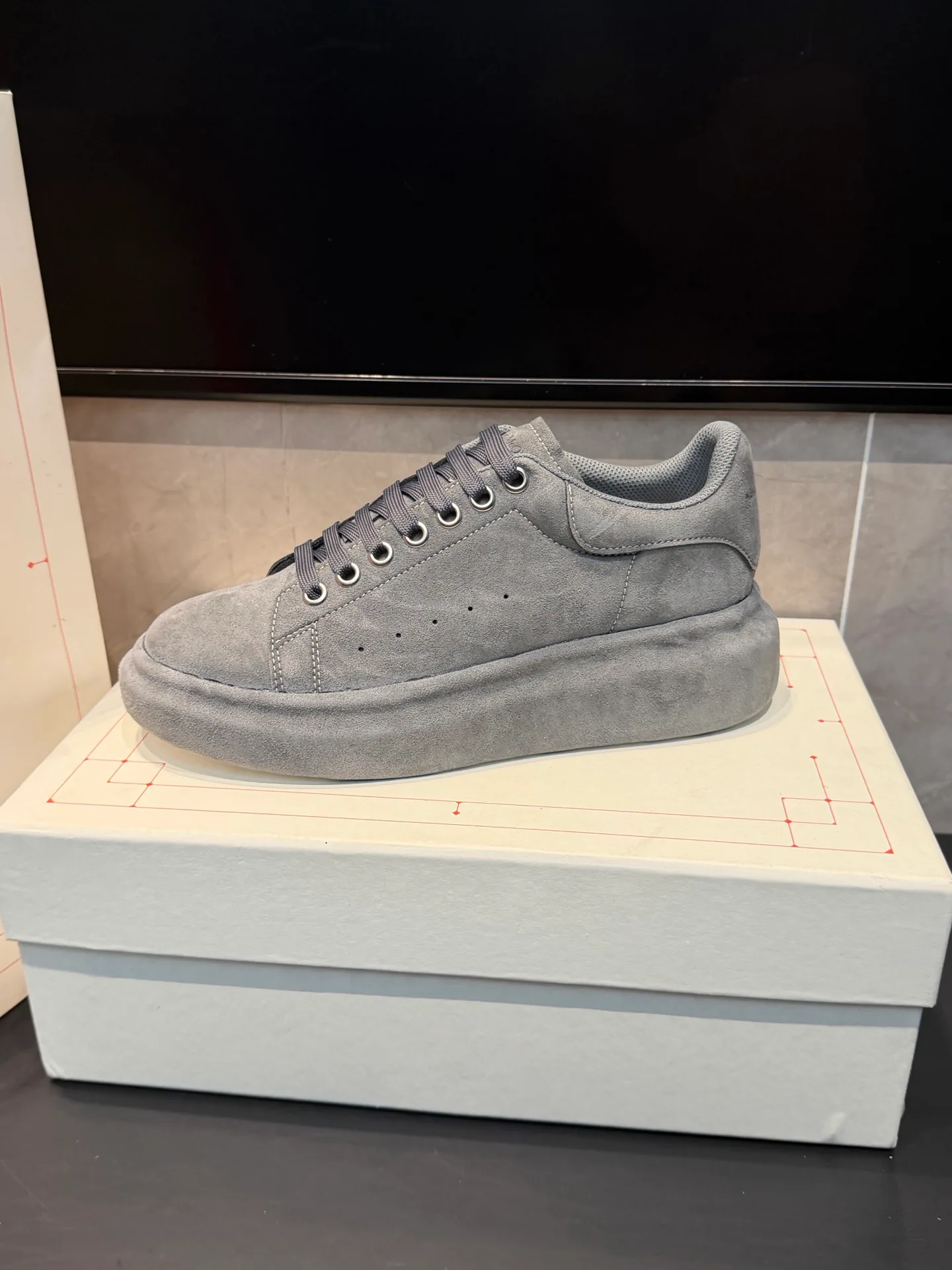 Кроссовки Женские Alexander Mcqueen 18363905