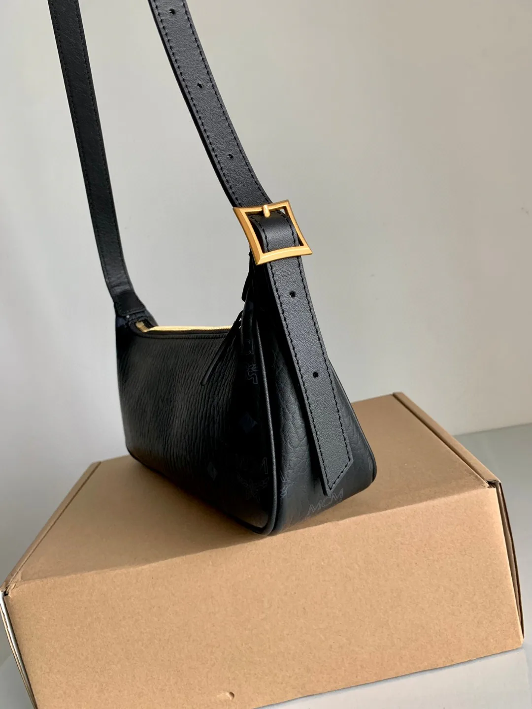 Сумки На Ремне Женские Mcm 10017844