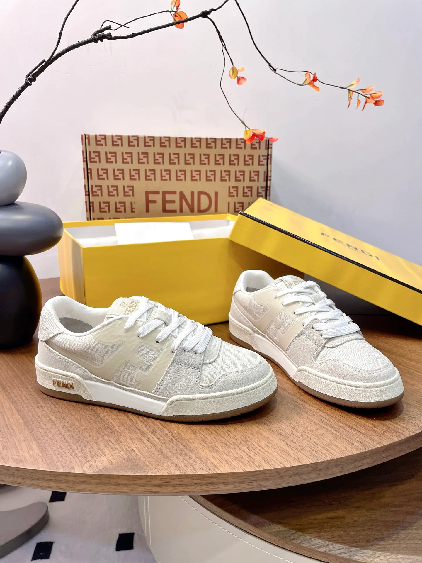 Кроссовки Женские Fendi 17957348
