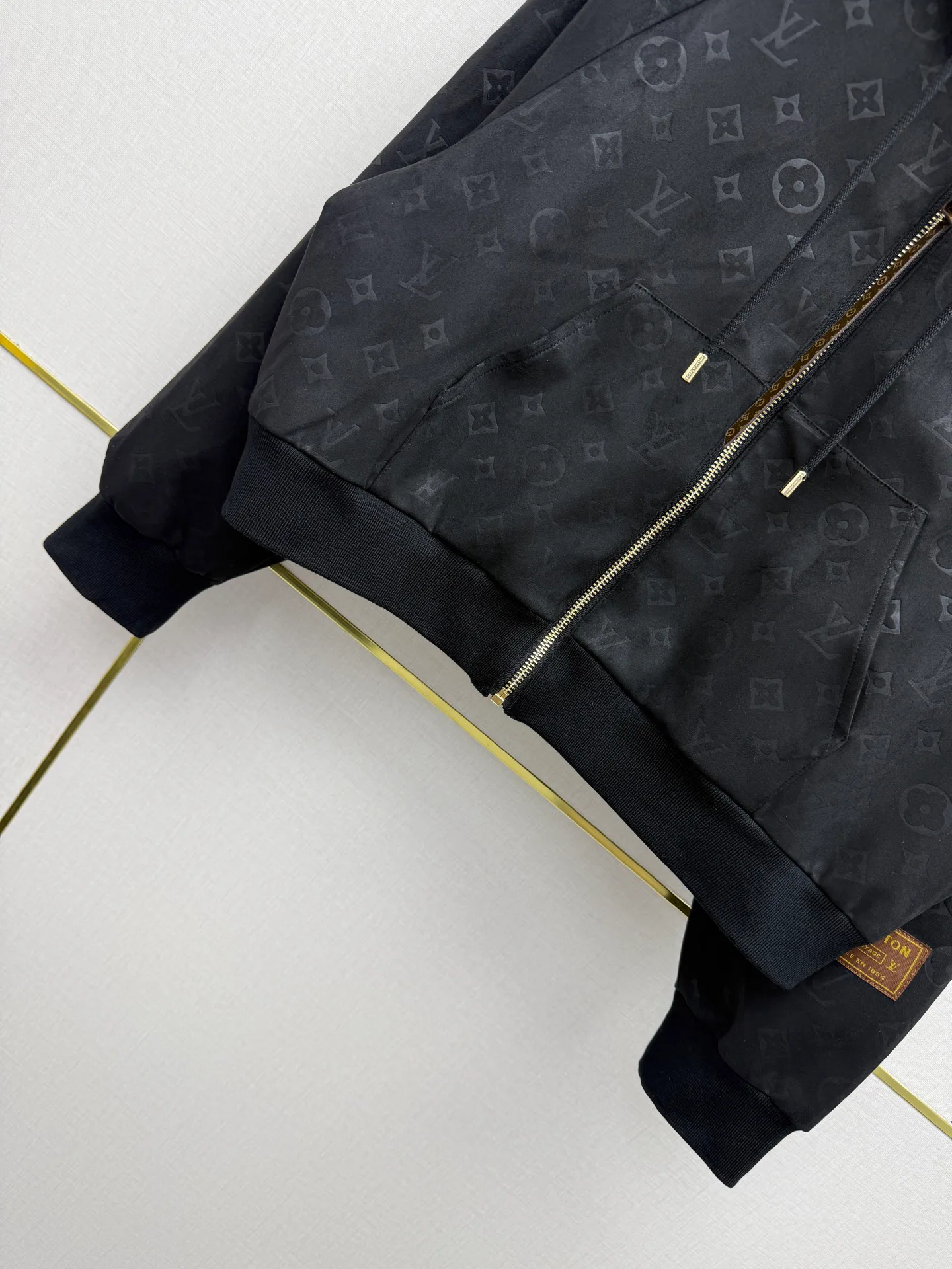 Куртки И Пуховики Женские Louis Vuitton 18435790