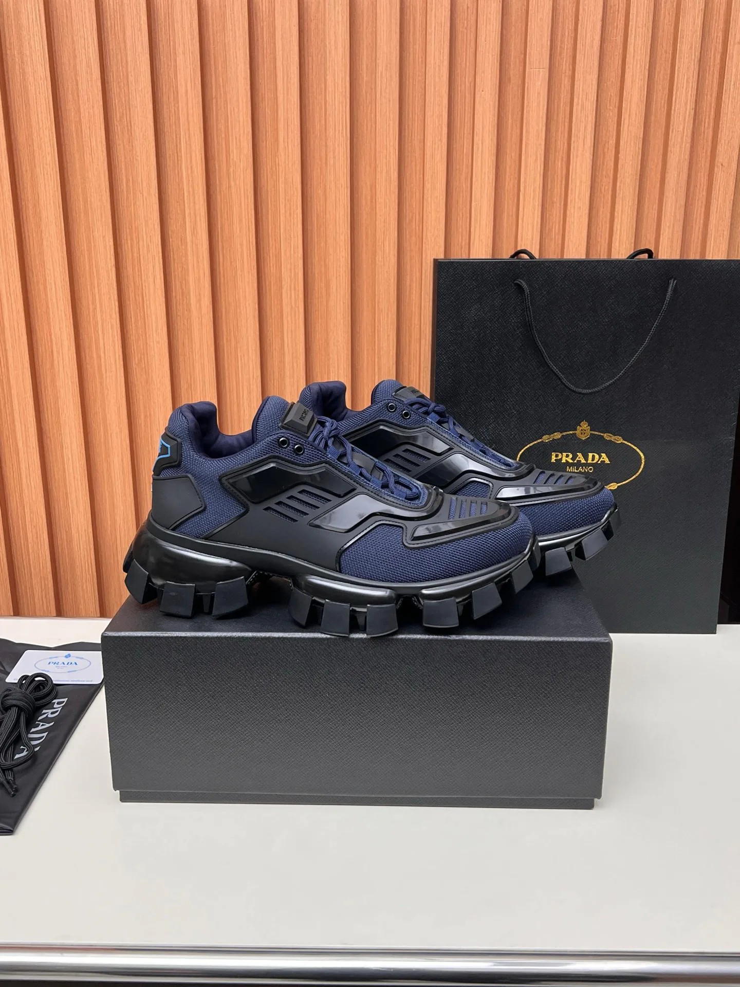Кроссовки Женские Prada 17955144