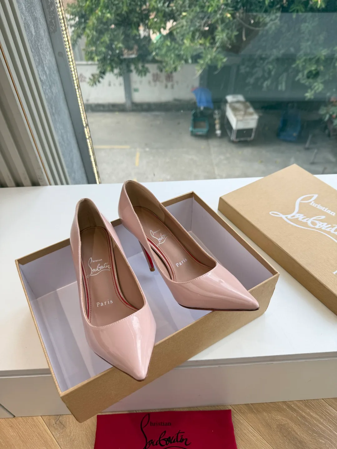 Туфли Женские Christian Louboutin 19673681