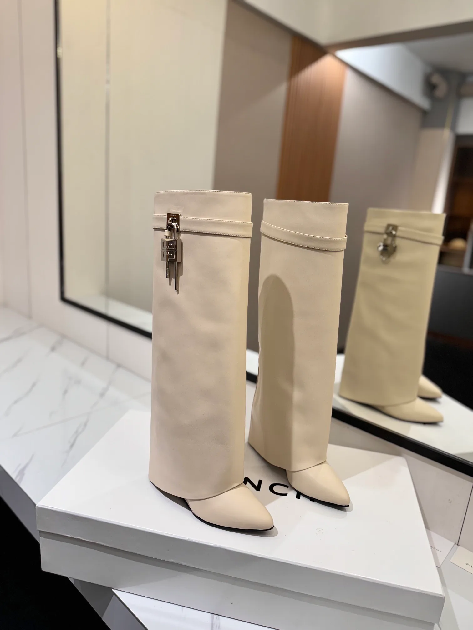 Сапоги Женские Givenchy 18872945