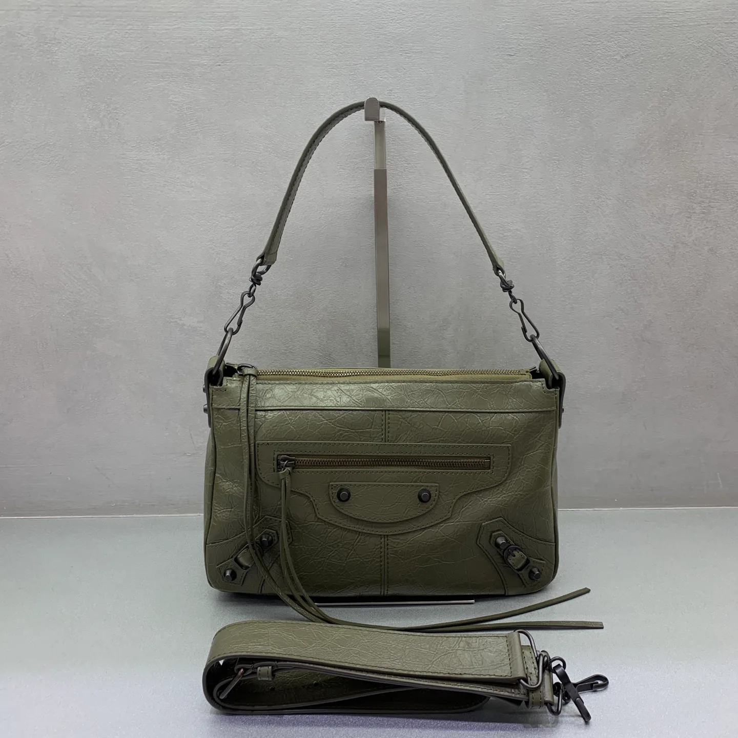 Сумки На Ремне Женские Balenciaga 17419146