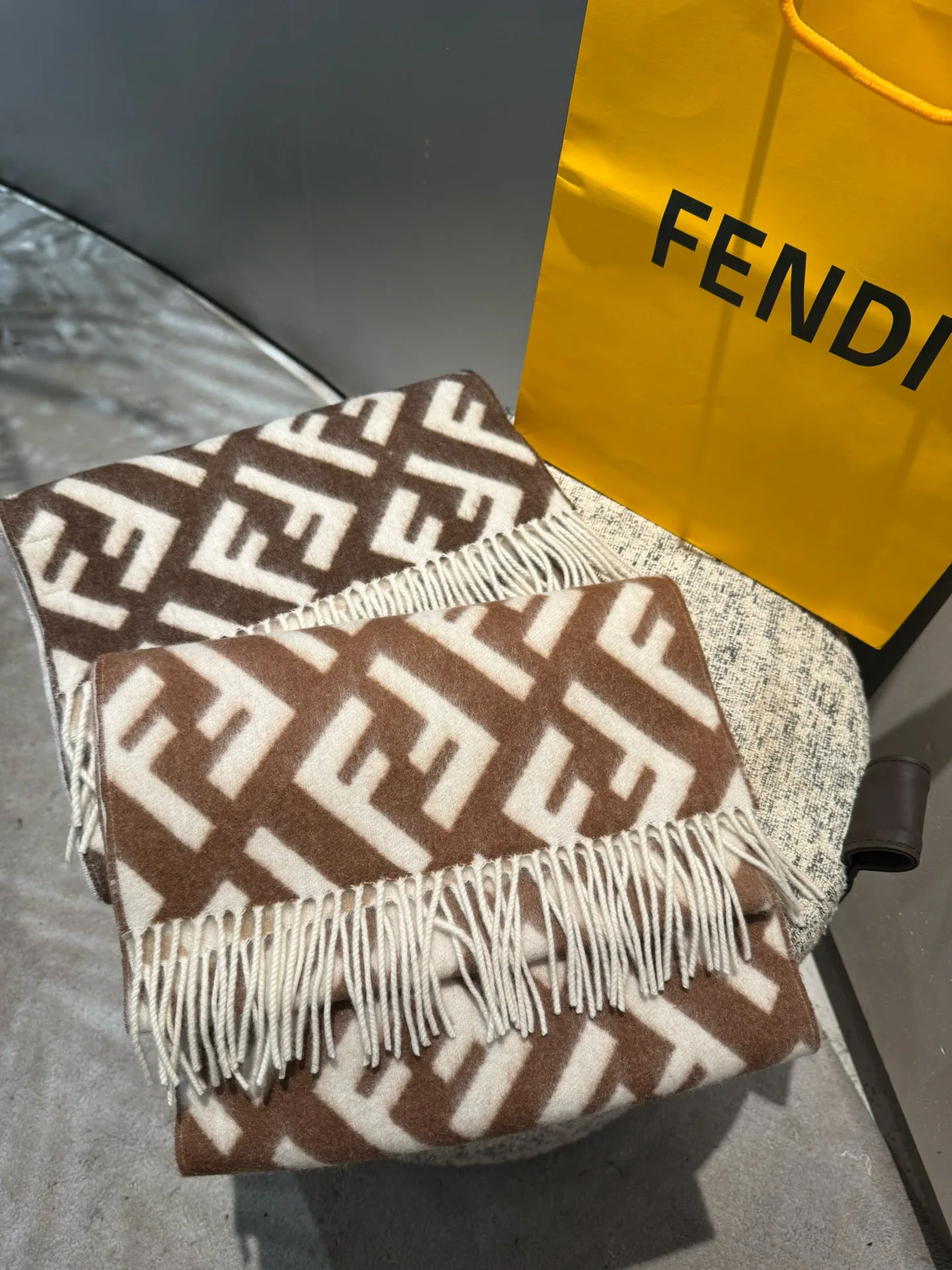 Шарфы Fendi 17448568