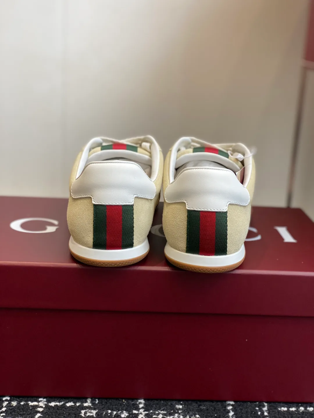 Кроссовки Женские Gucci 11373266