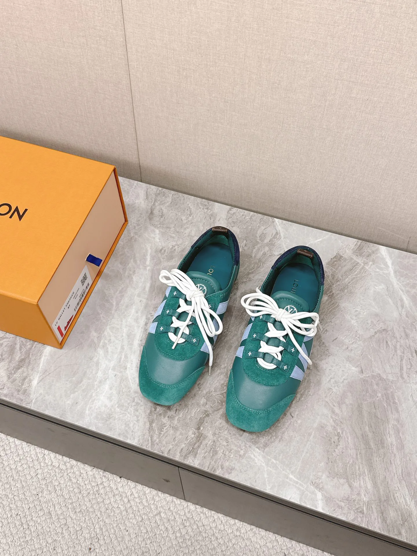 Кроссовки Женские Louis Vuitton 11245112