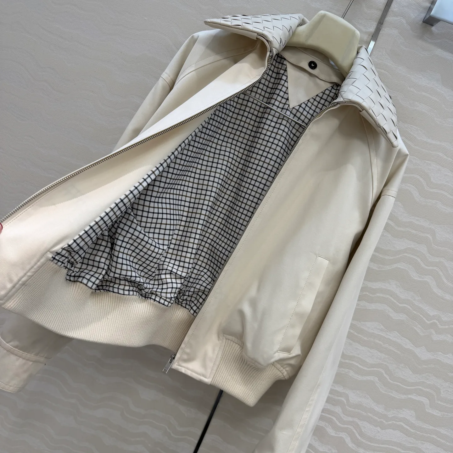 Куртки И Пуховики Женские Bottega Veneta 18501592