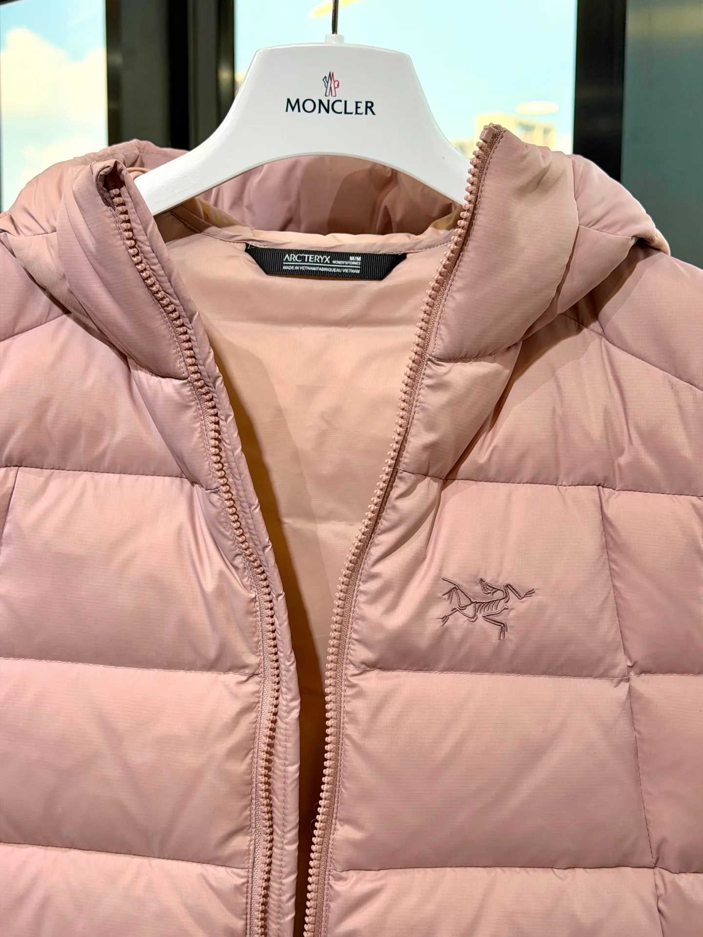 Куртки И Пуховики Женские Arcteryx 18725302