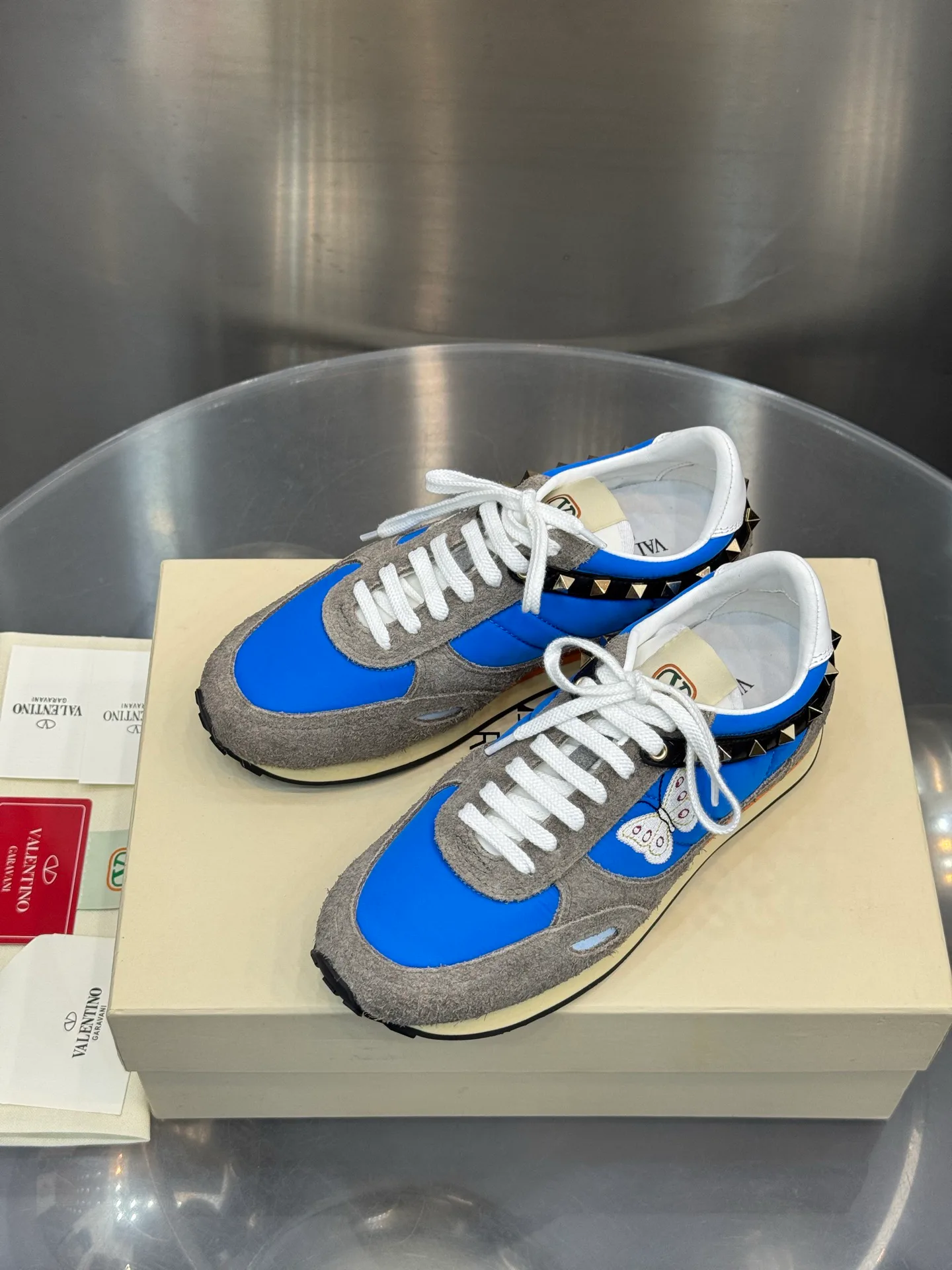Кроссовки Женские Valentino 18202509