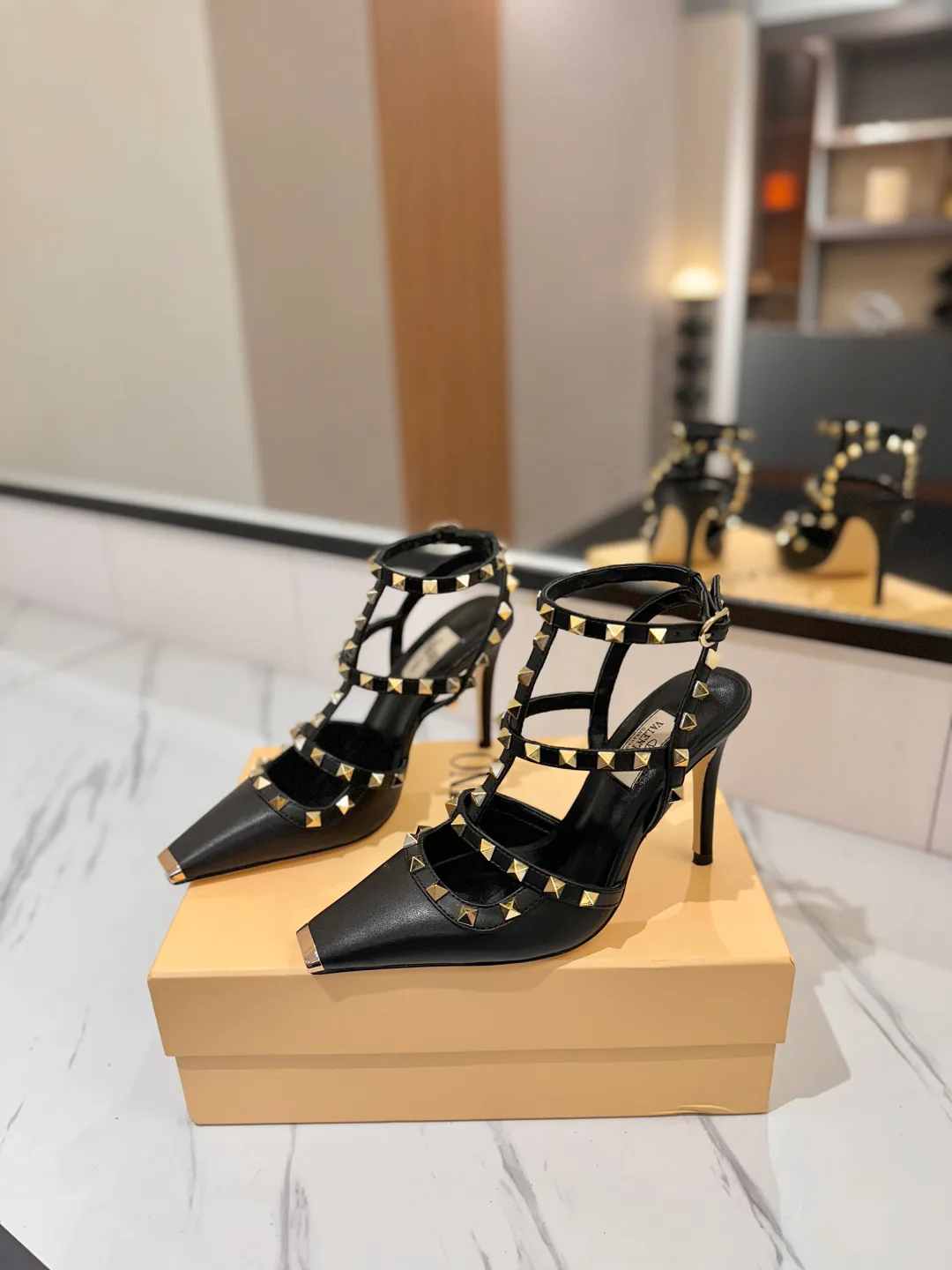 Босоножки Женские Valentino 17366654
