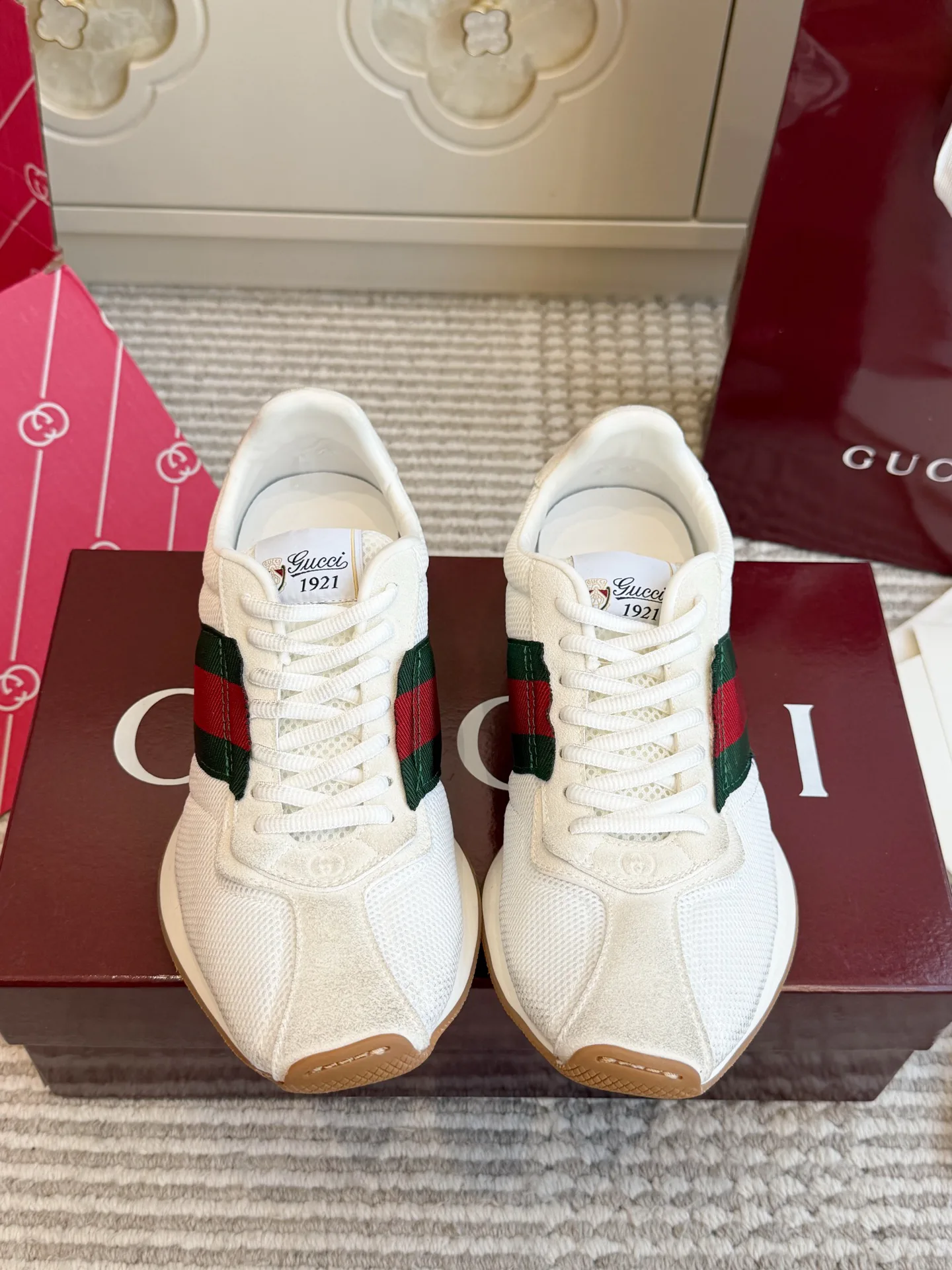 Кроссовки Женские Gucci 19301581