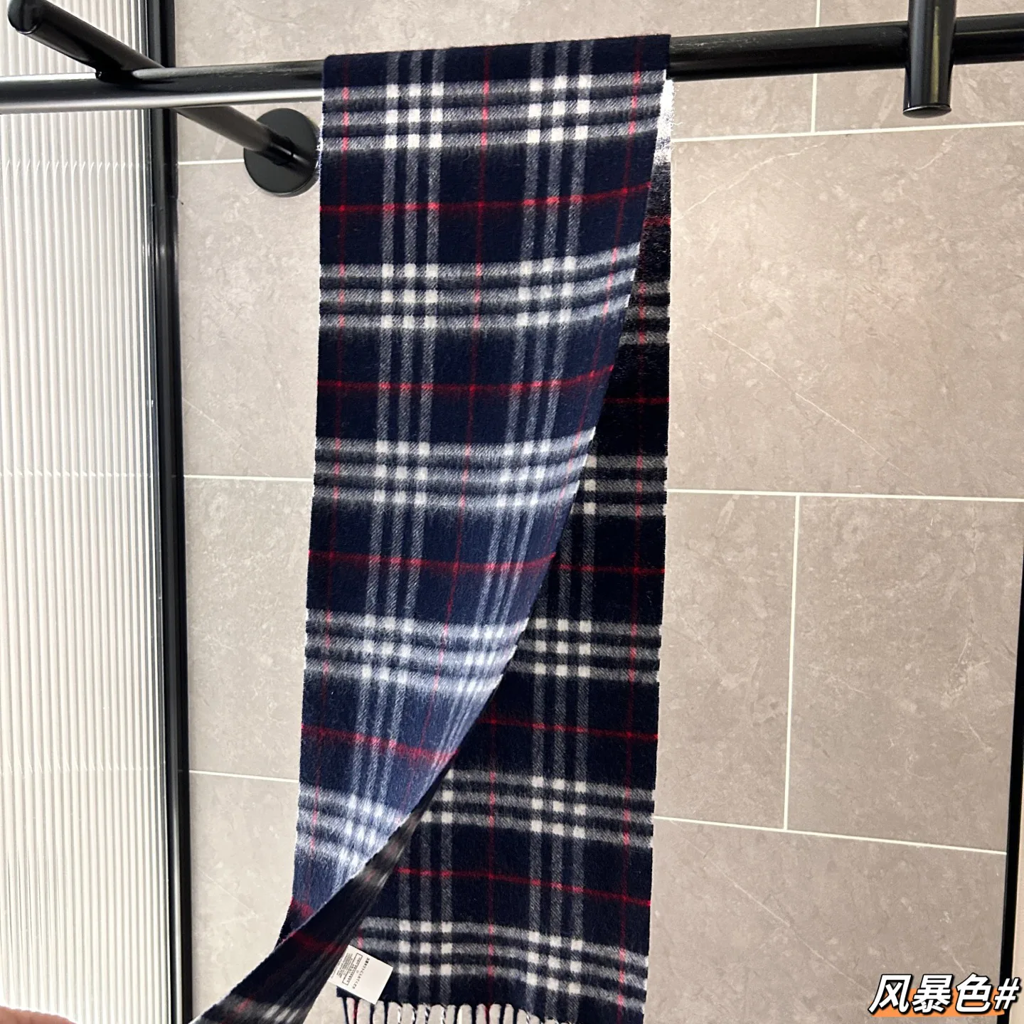 Шарфы Burberry 18507395