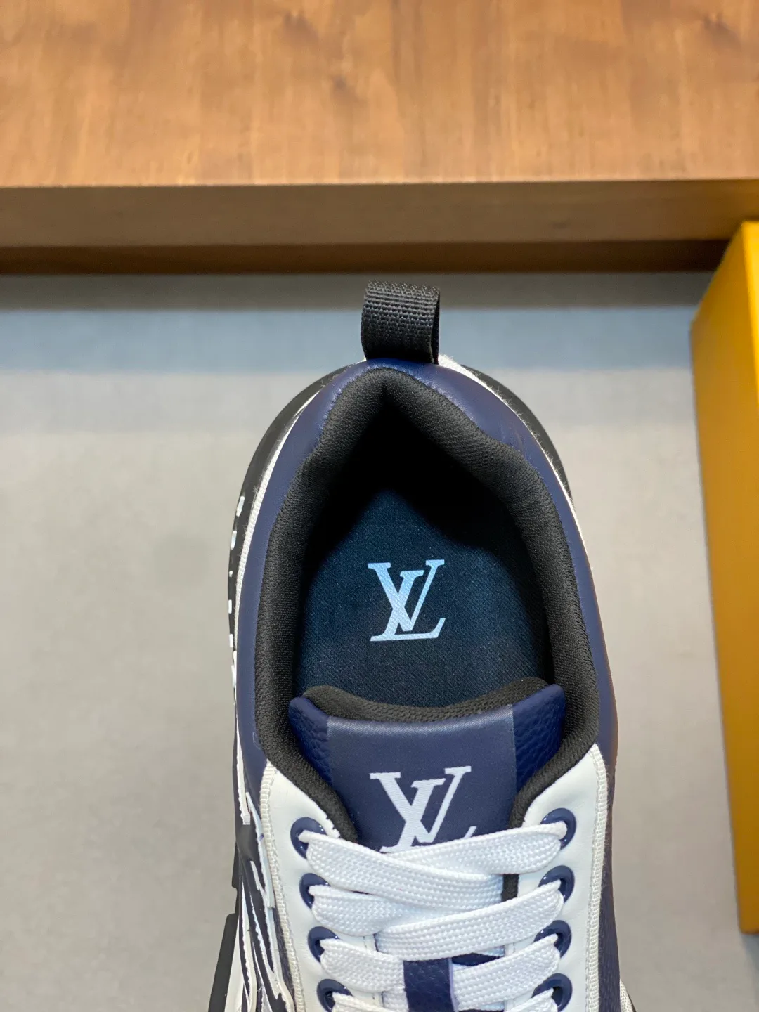 Кроссовки Мужские Louis Vuitton 11250174