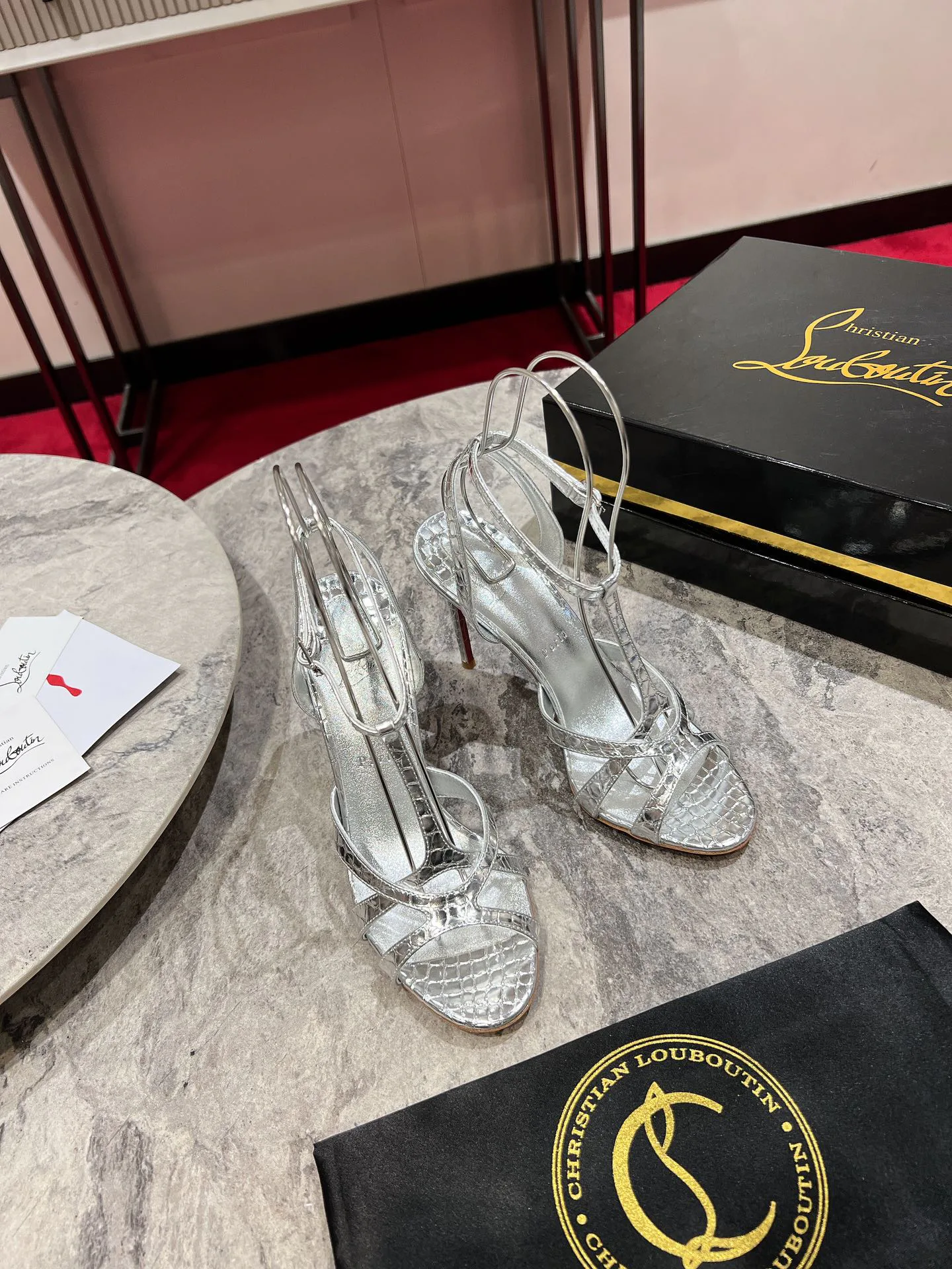 Босоножки Женские Christian Louboutin 14354190