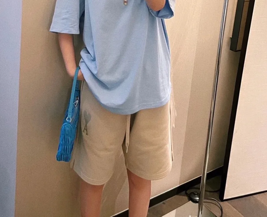 Шорты Женские Ami Paris 3326