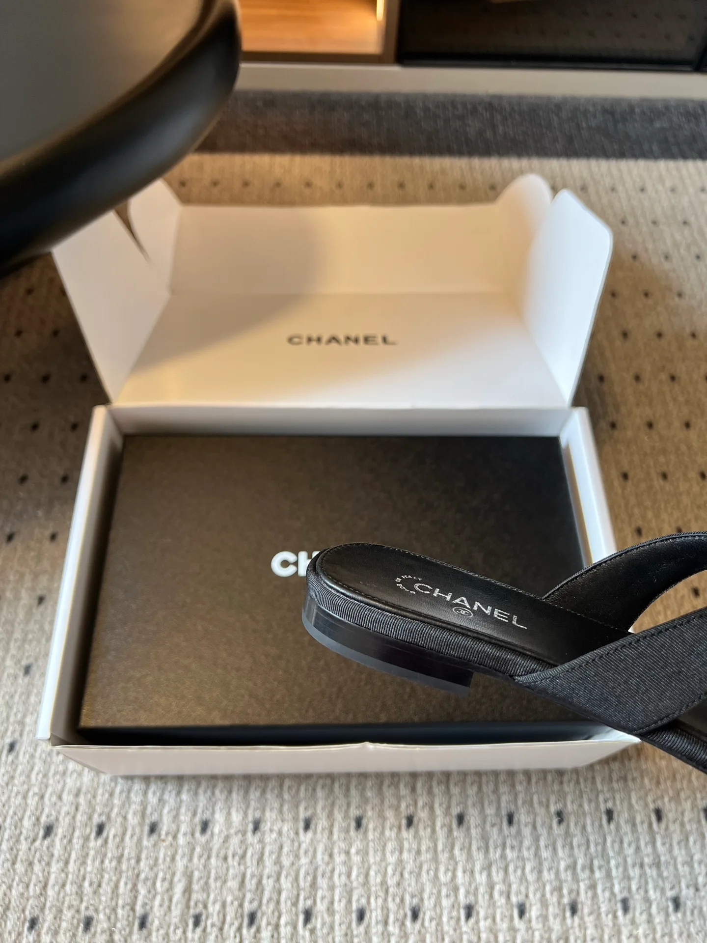 Шлепанцы Женские Chanel 17419372