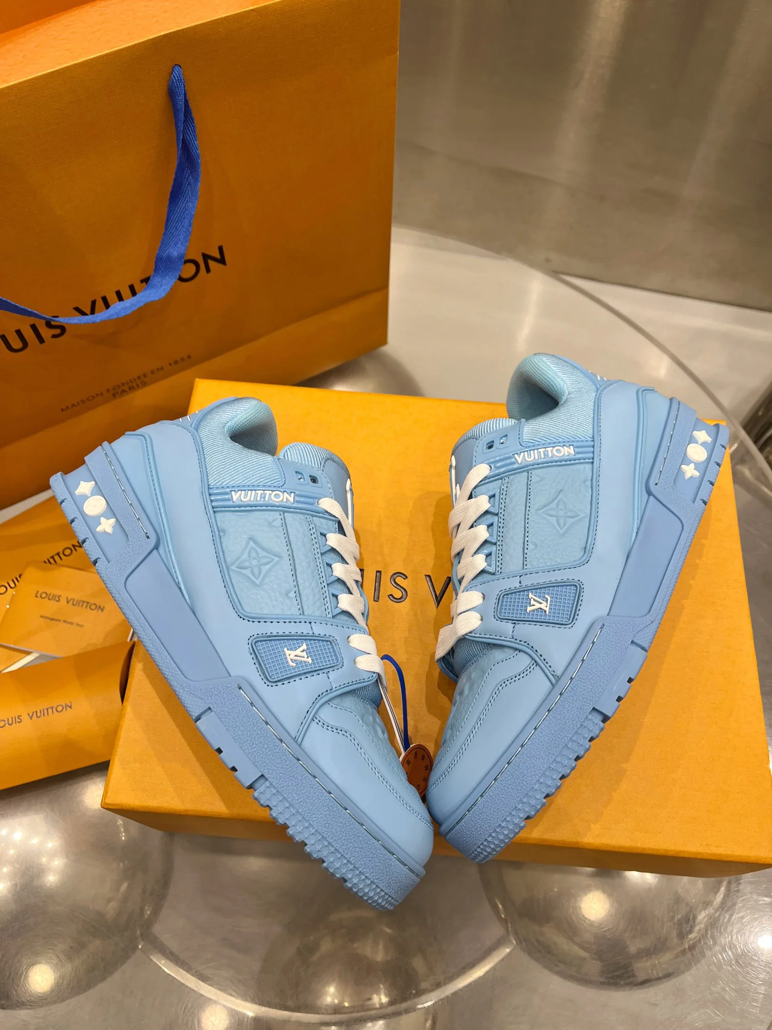 Кроссовки Женские Louis Vuitton 19073378